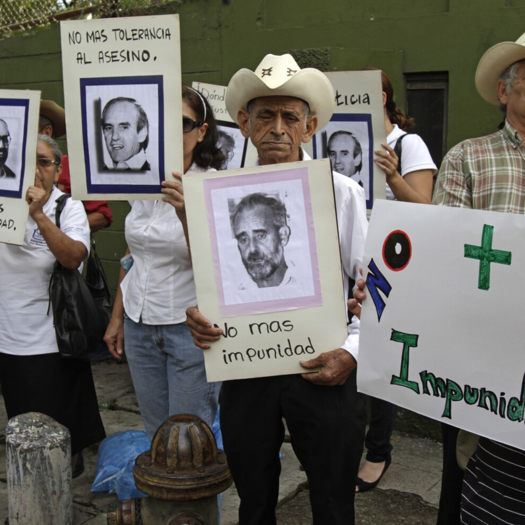 El Salvador court re-opens investigation into 1986 massacre of Jesuit priests
