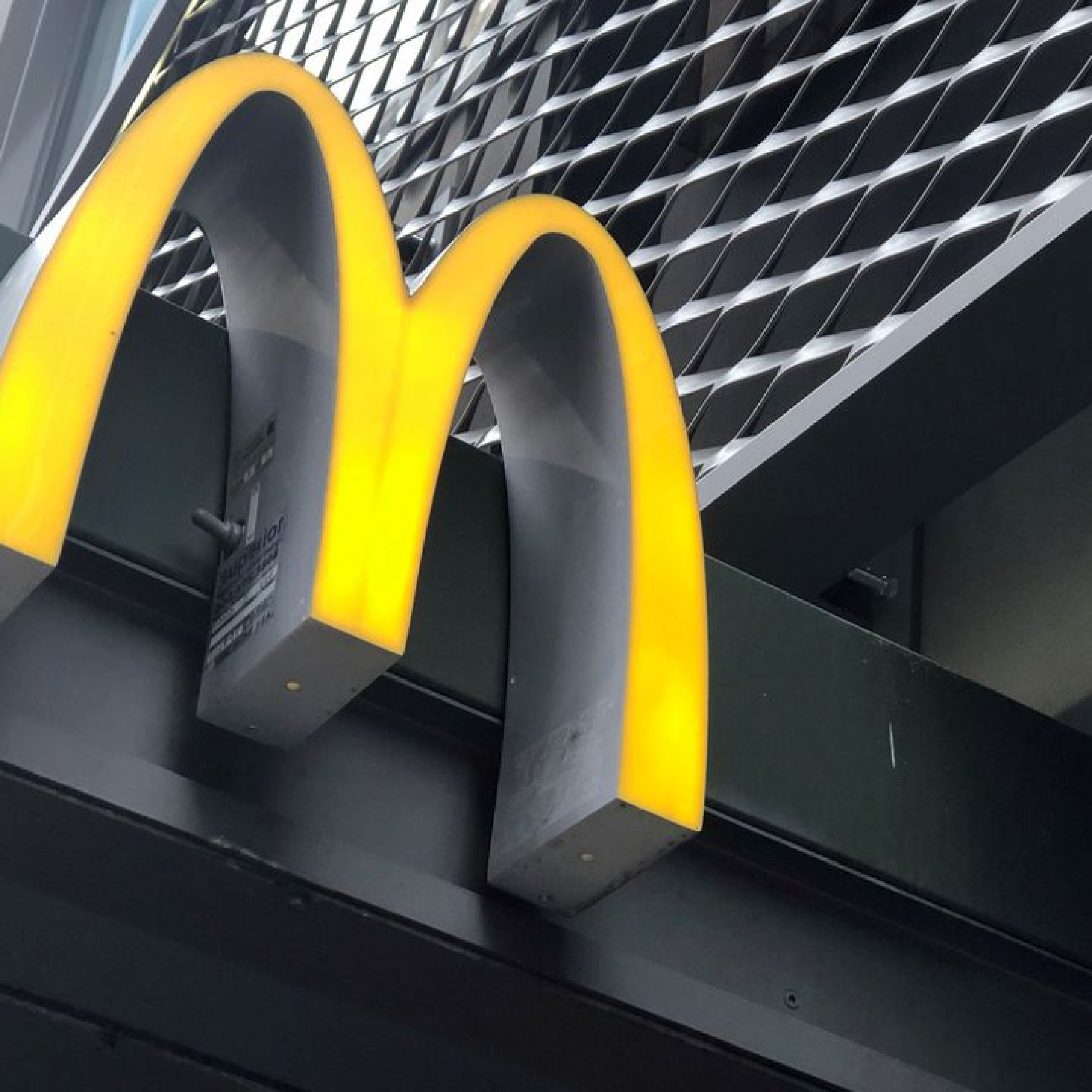 Fast-food chains close some indoor seating as U.S. cities mandate vaccine checks
