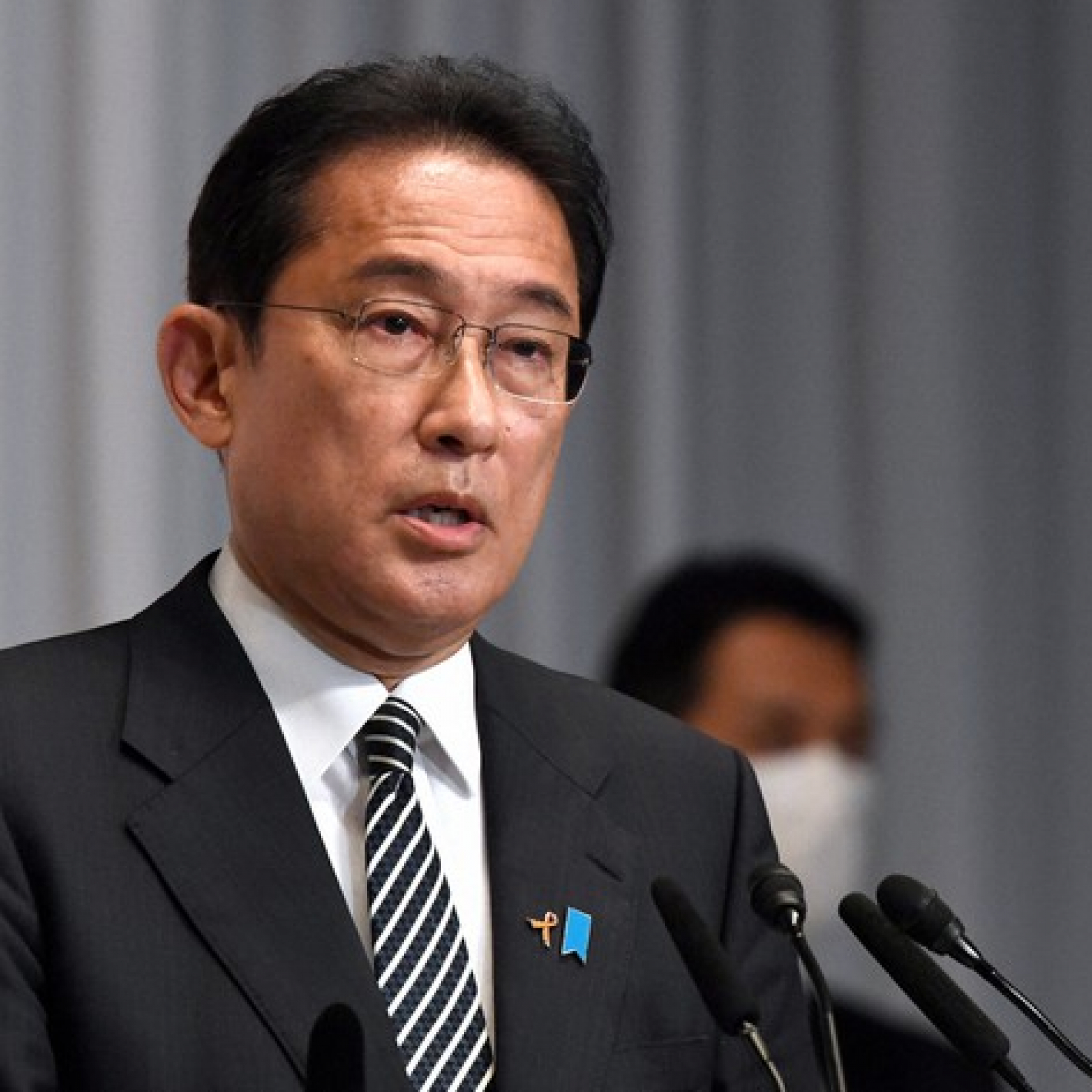 Japan to bar new foreign arrivals over Omicron Covid variant: PM Fumio Kishida