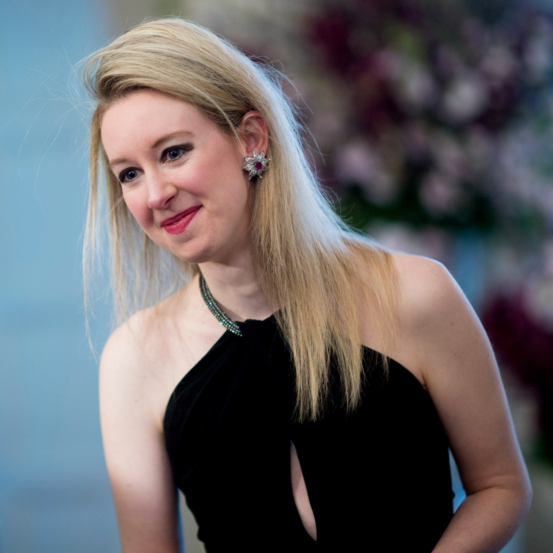 Elizabeth Holmes resumes testifying in Theranos trial