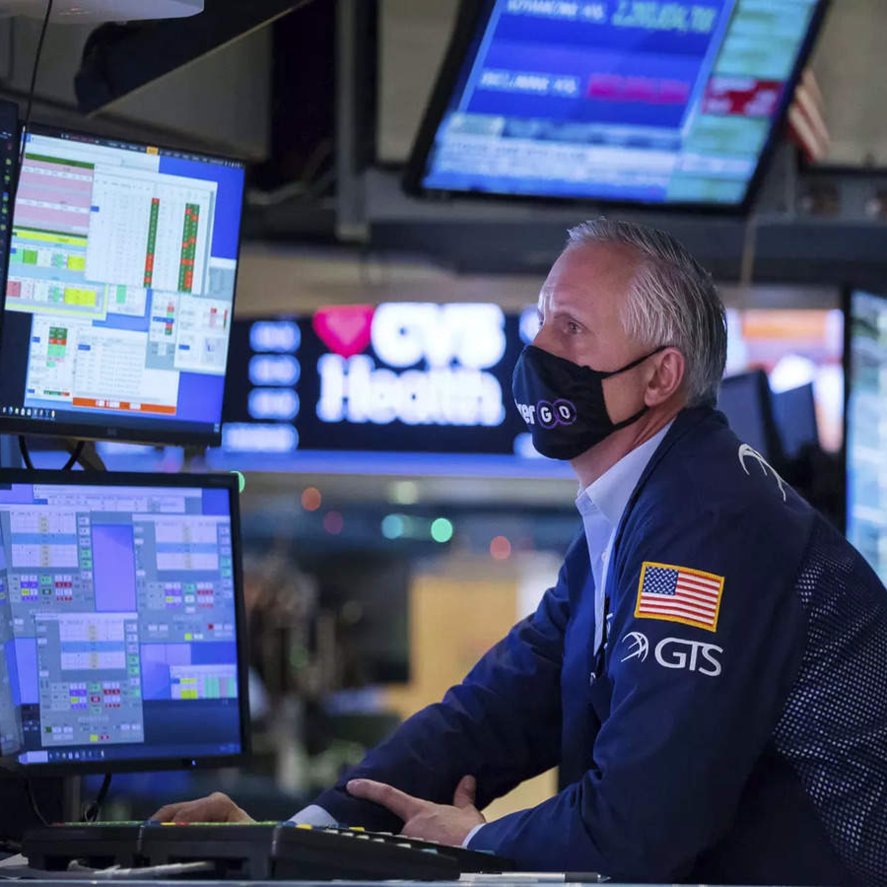 More Record Highs for S&P 500 Dow on First Day of 2022