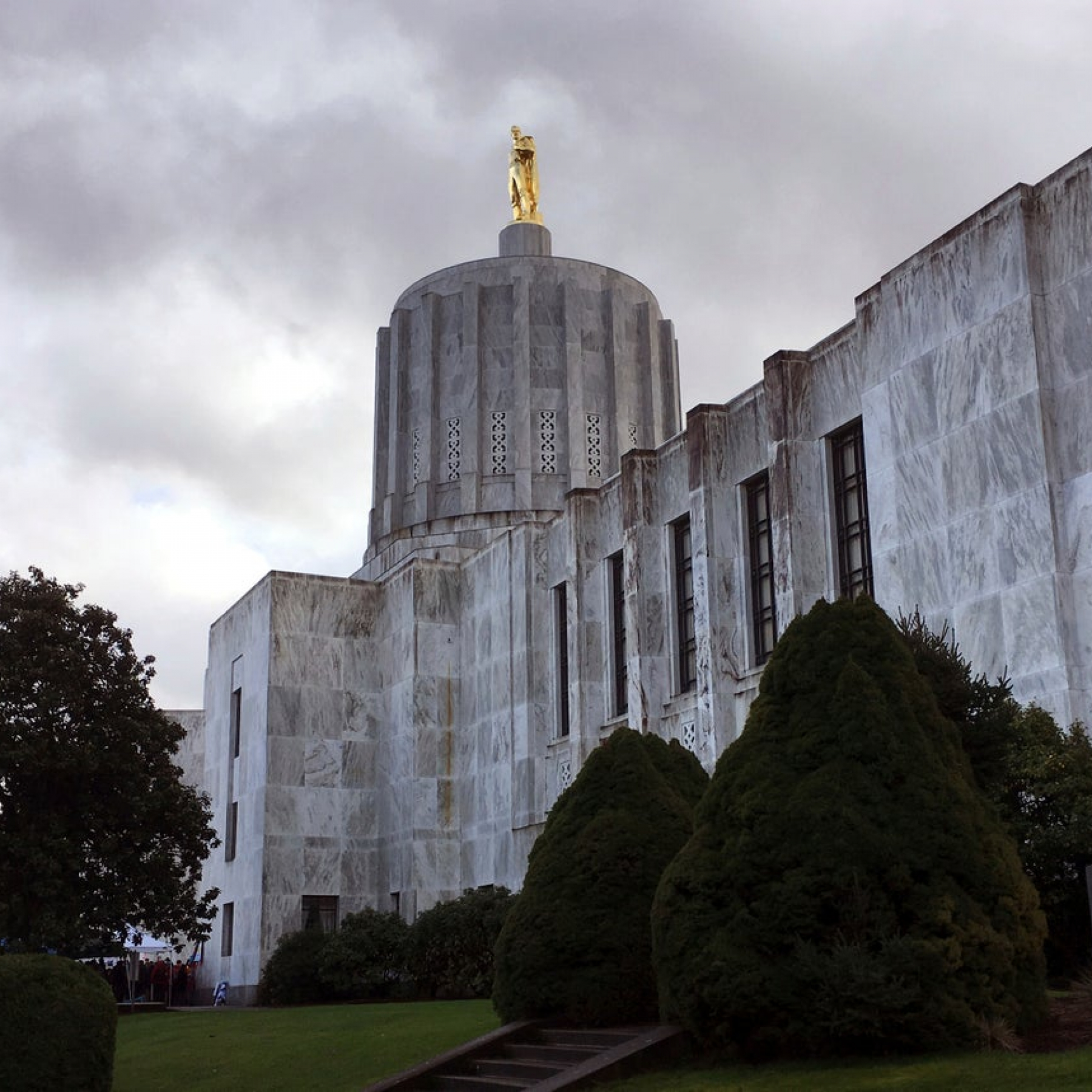 Oregon ends residency rule for medically assisted suicide