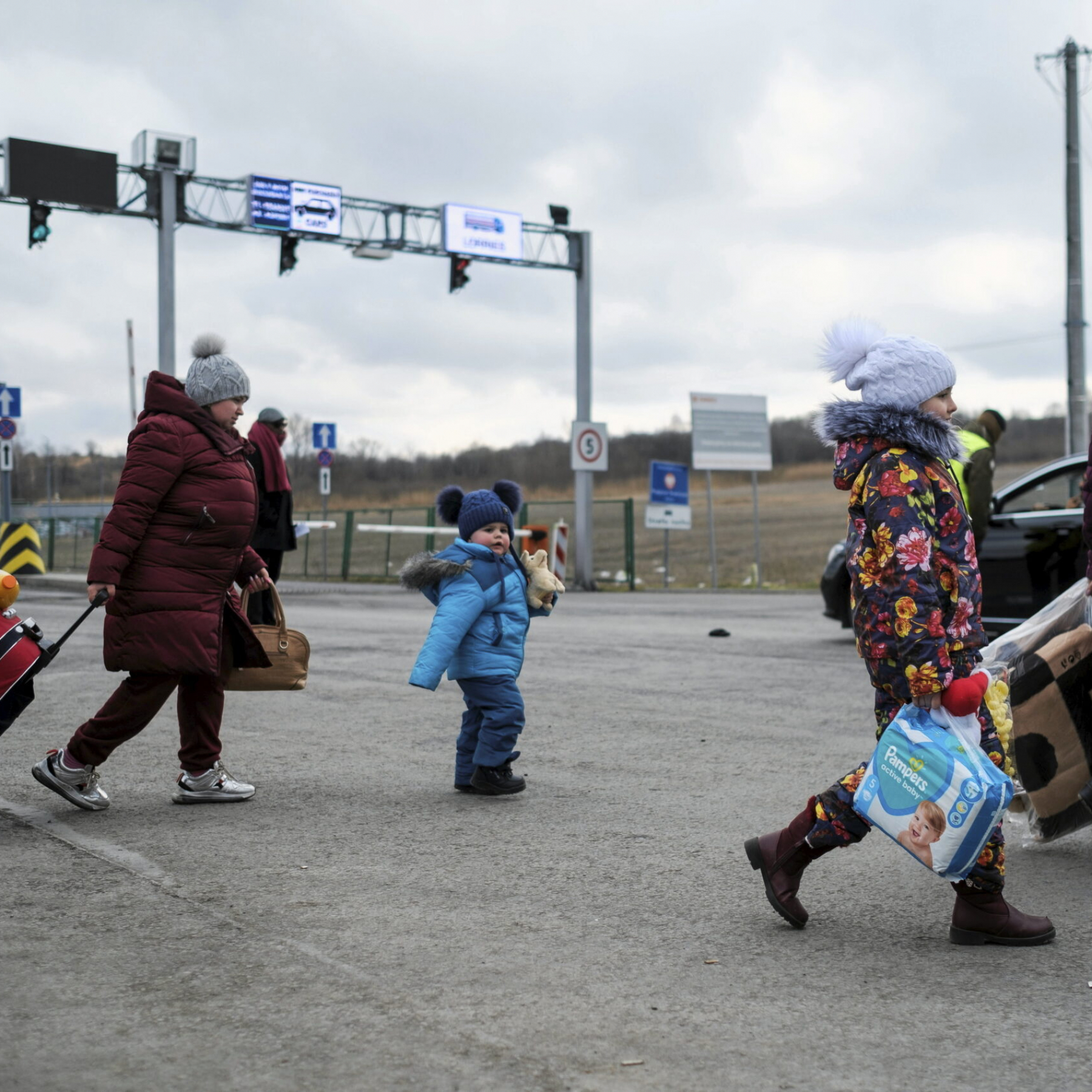 Ukrainian governor urges evacuation of 350000 residents