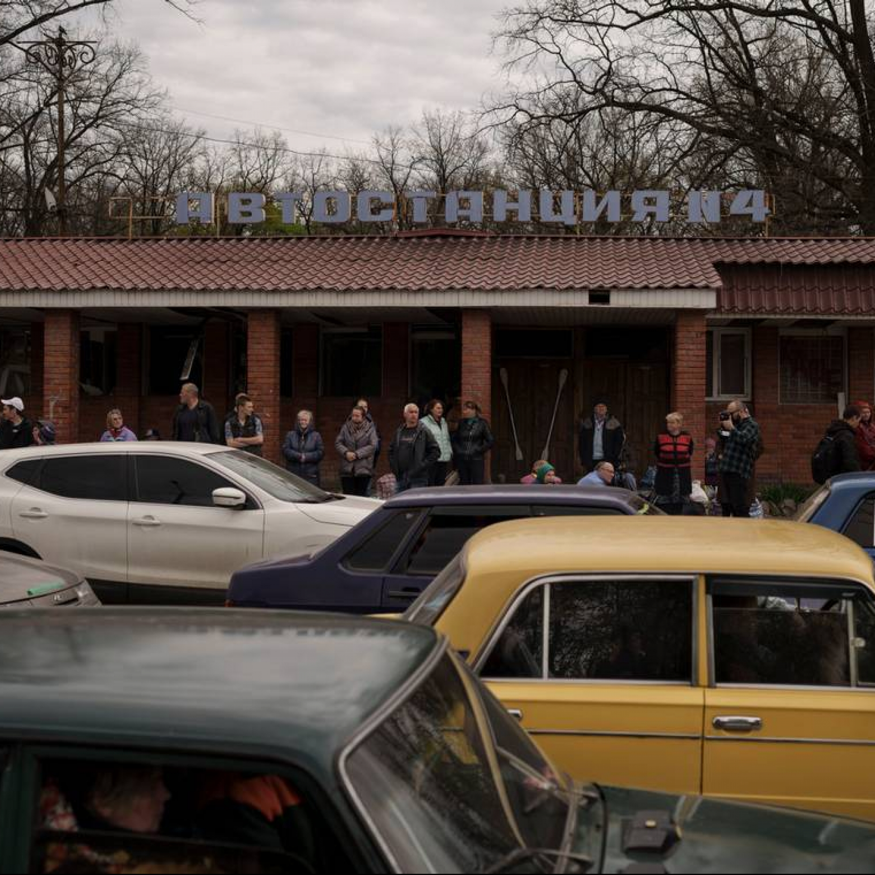 Ukraine fights to hold off Russian advances in south and east