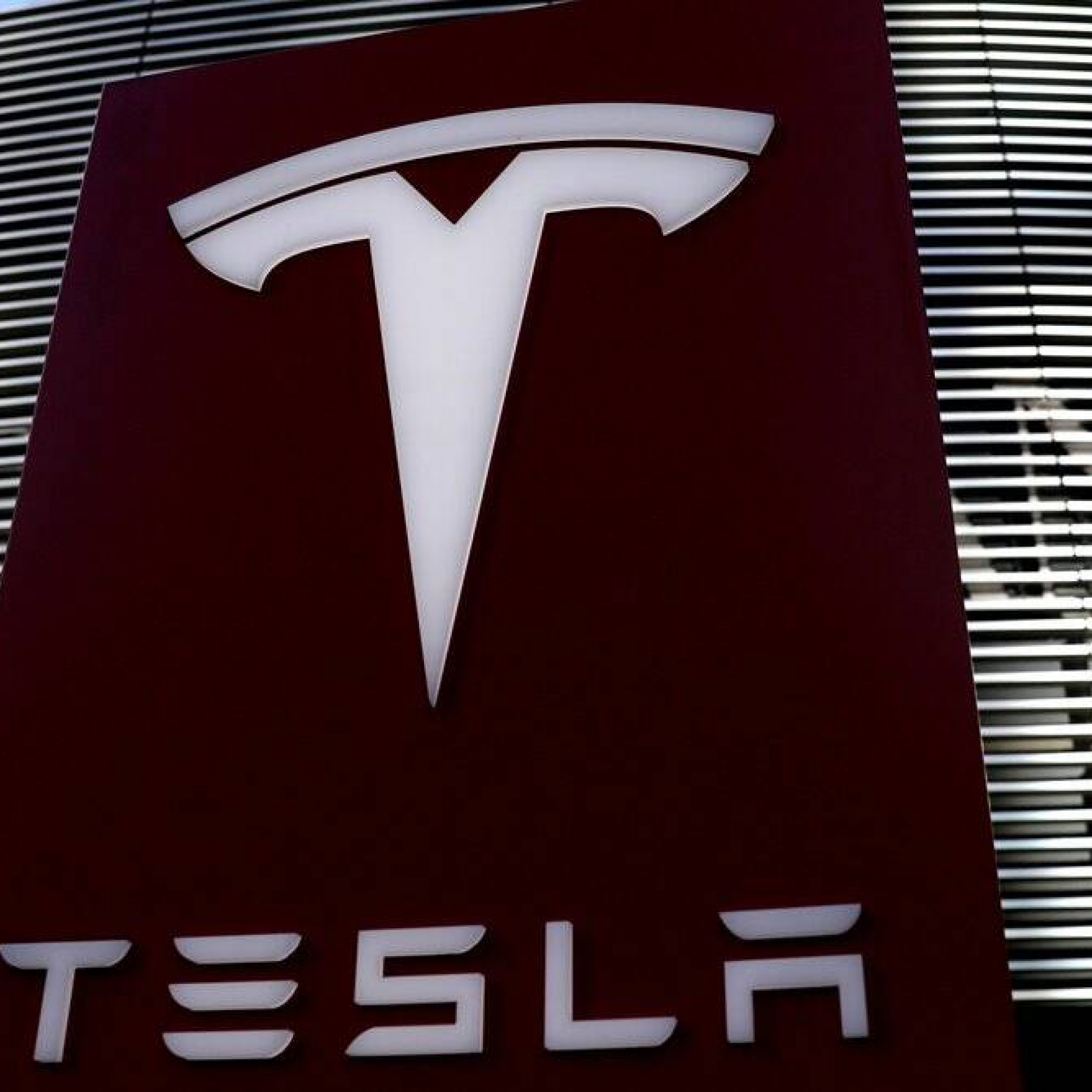 lon Musks Tesla Recalls Over 800000 Vehicles in US for Seat Belt Chime Problem