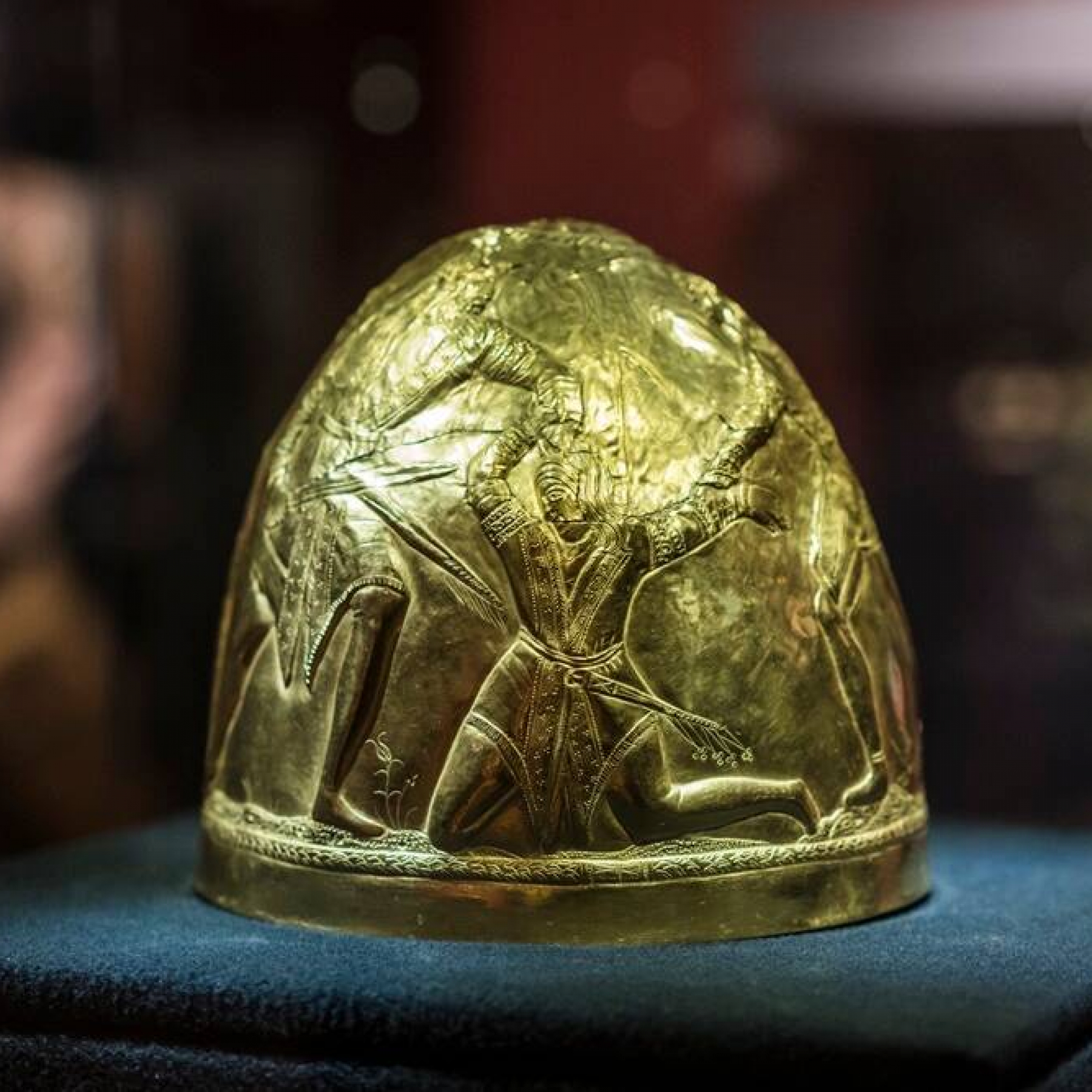 Ukraine says Russia looted ancient gold artifacts from museum