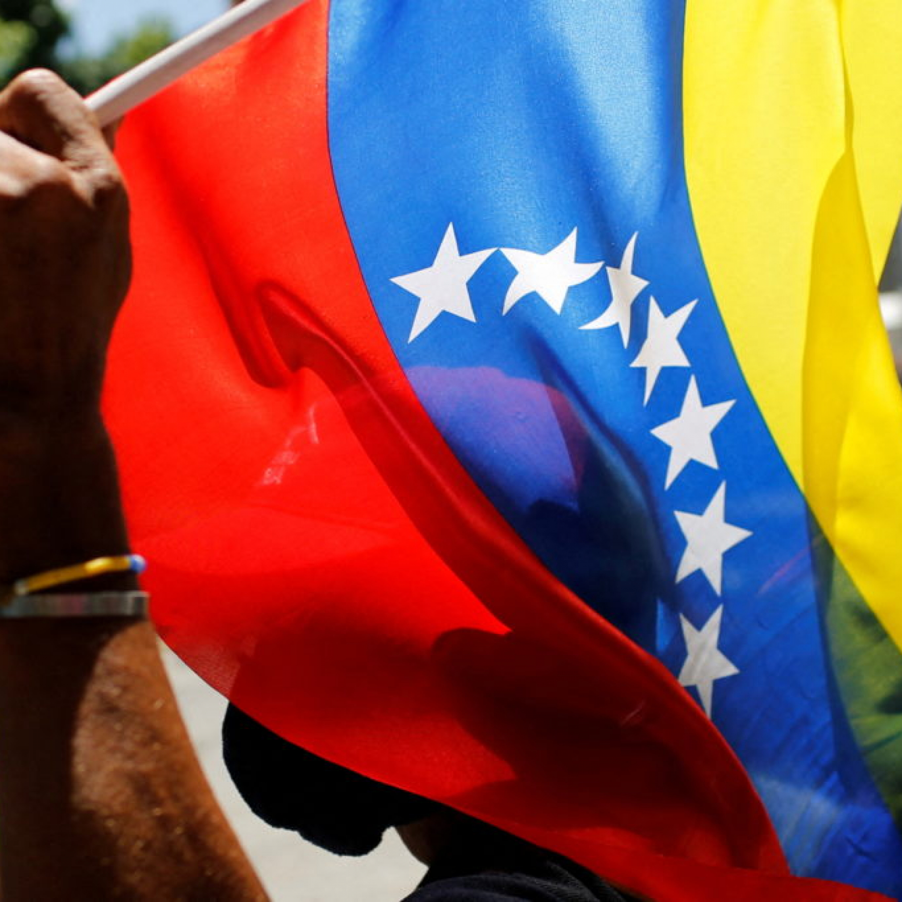 US to ease a few economic sanctions against Venezuela