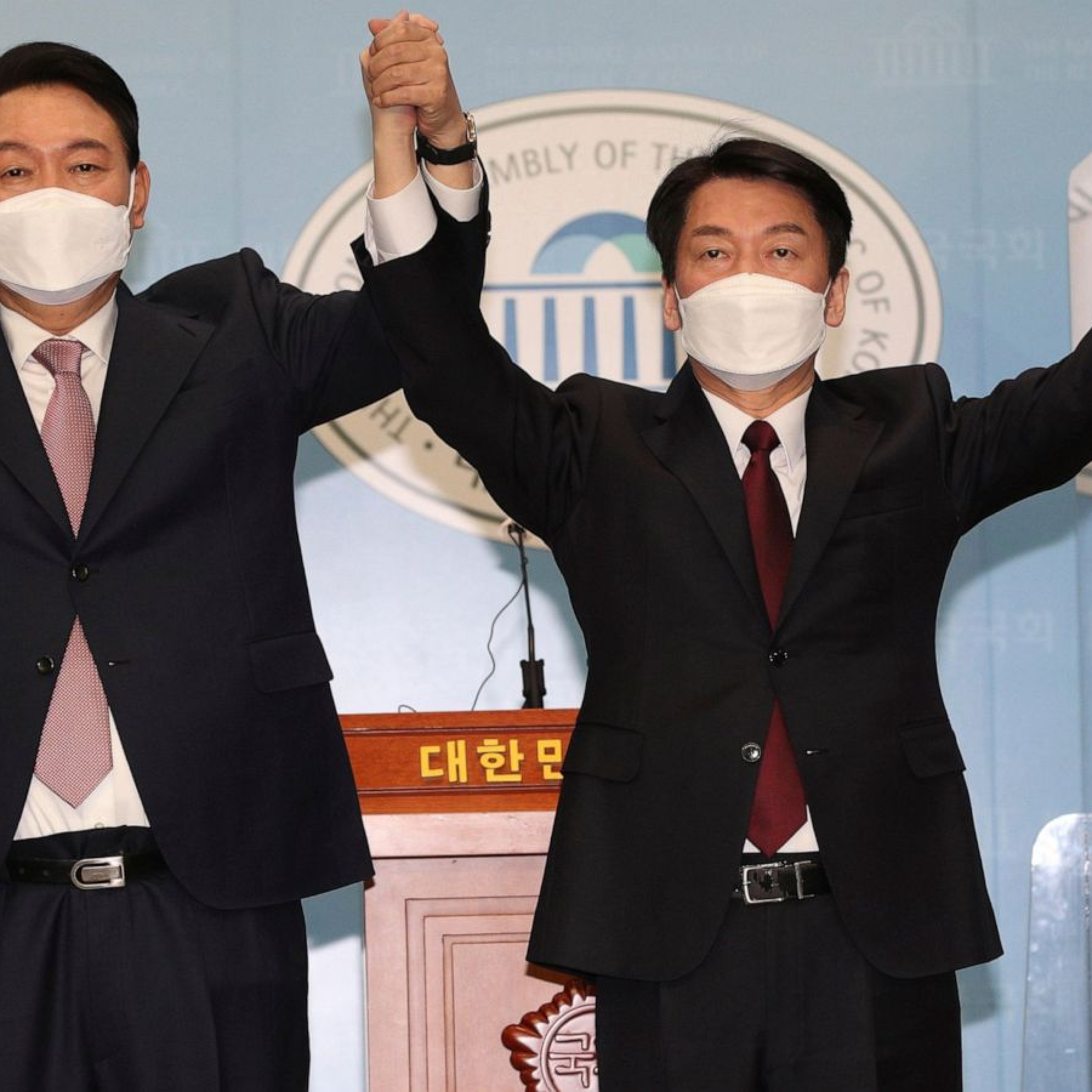 S. Korean conservatives unify as 1 leaves presidential race