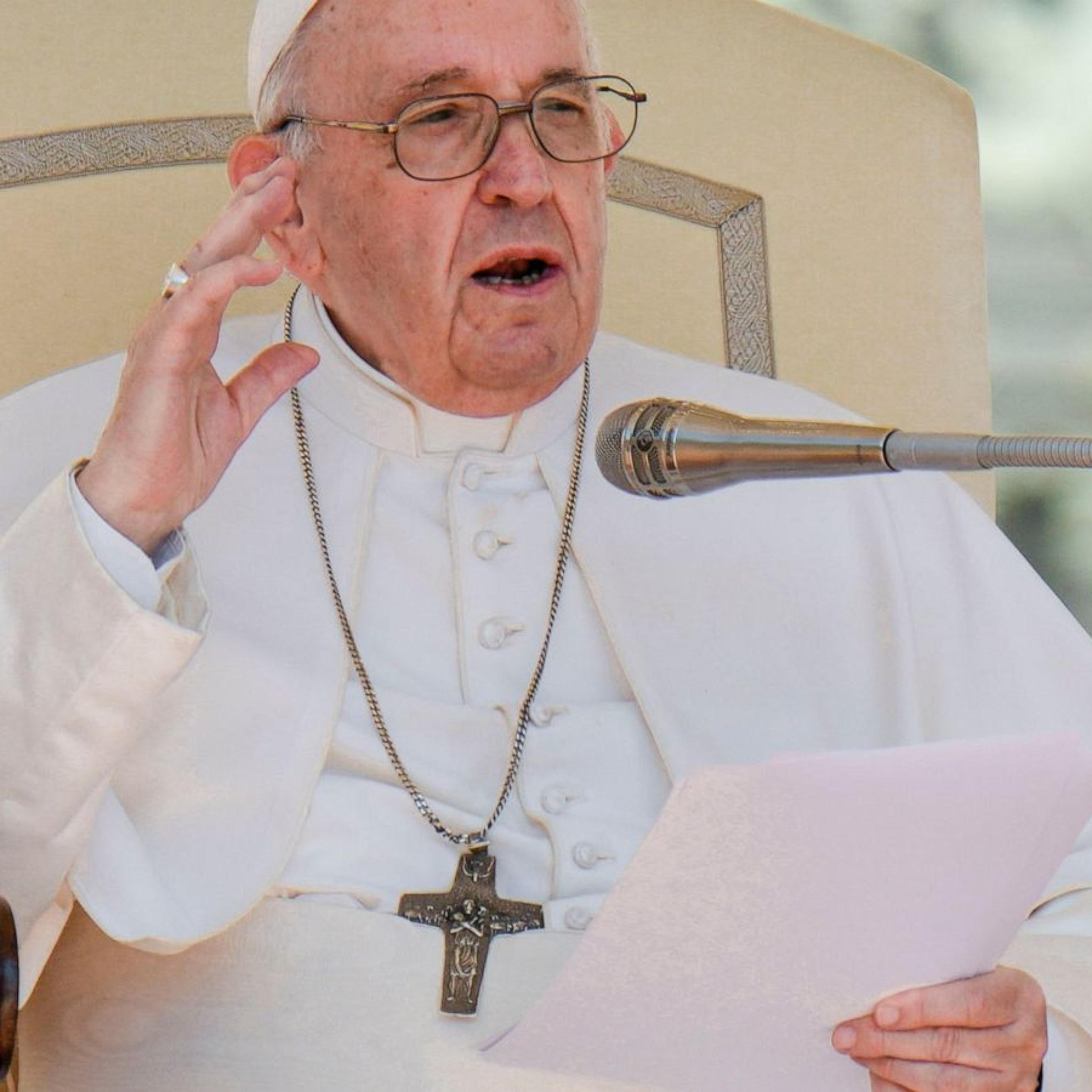 Holocaust memorial chairman thanks pope for opening archives