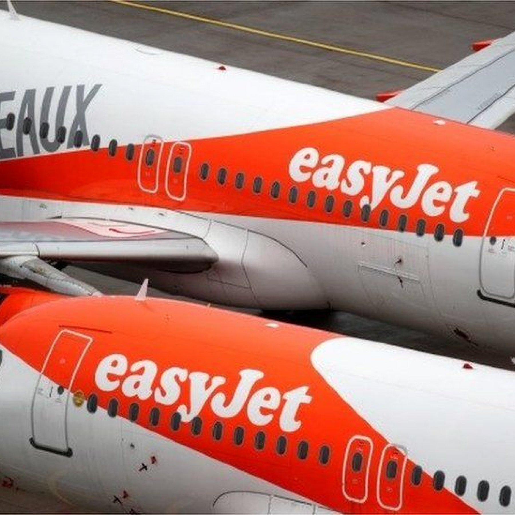 EasyJet says Omicron has weakened bookings