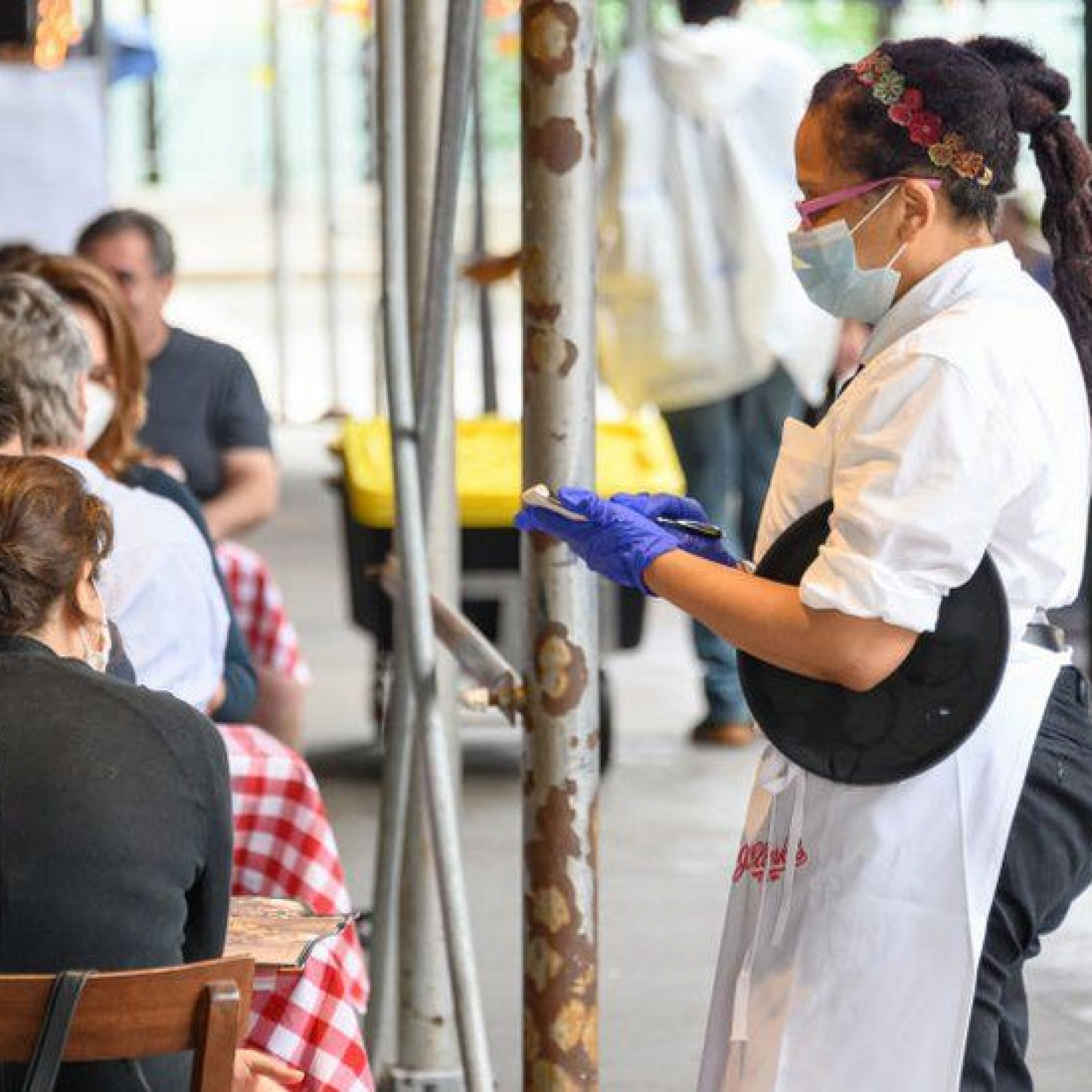 US sees strong jobs growth as wages edge higher