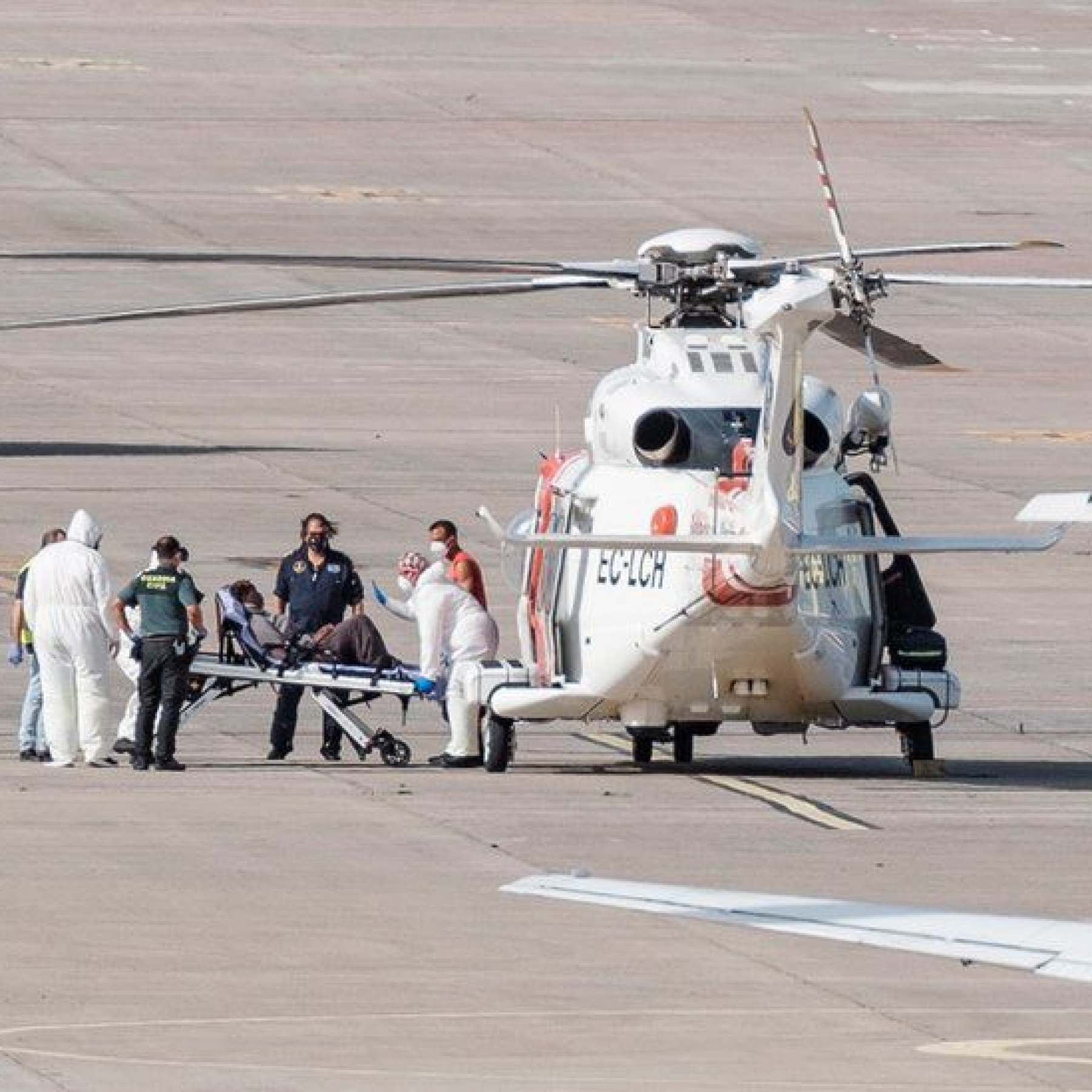 Spain migrants: Sole survivor rescued in dinghy in Atlantic