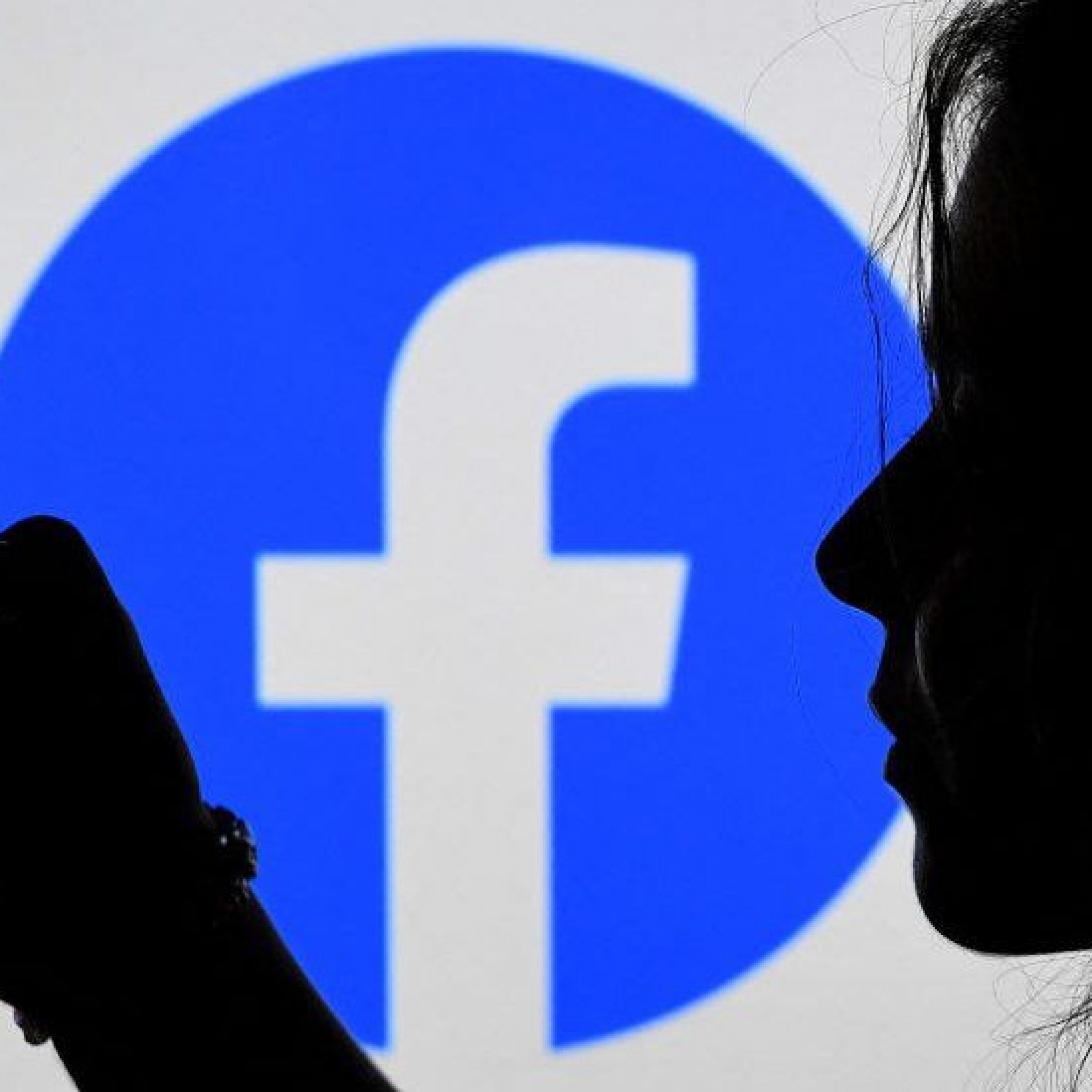 Covid: Most popular Facebook link in US spread vaccine doubt