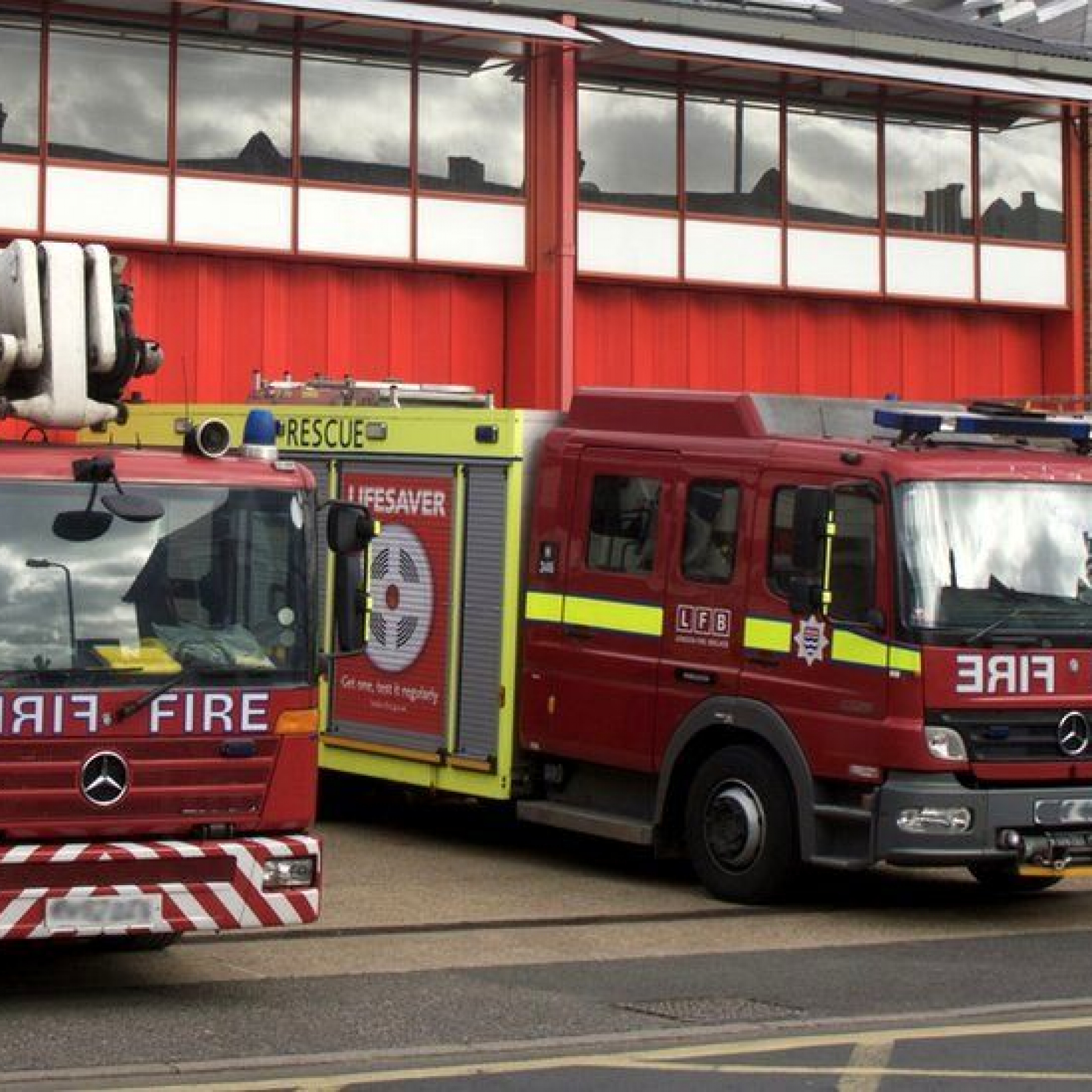 Bexleyheath: Two women and two children die in fire