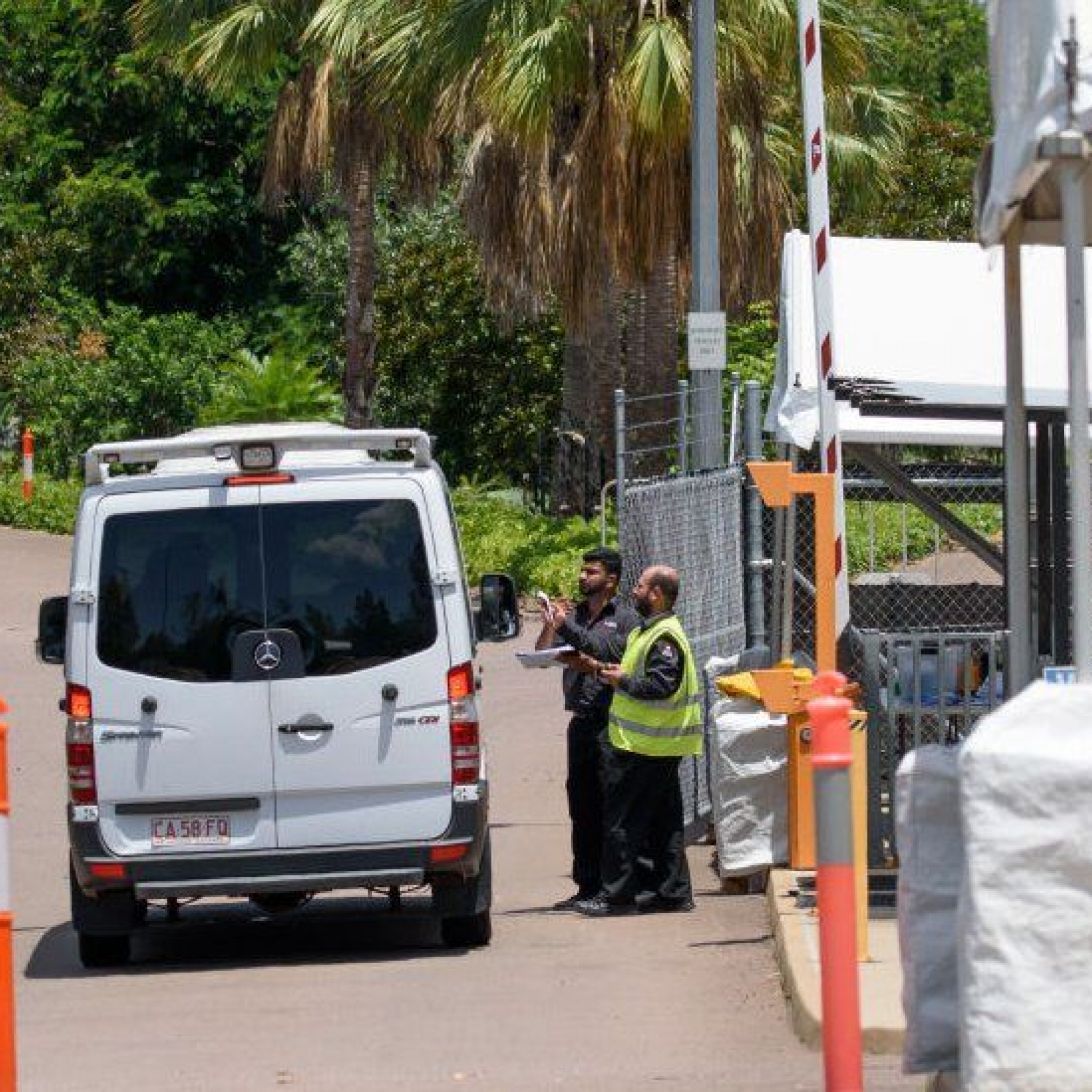 Howard Springs: Australia police arrest quarantine escapees