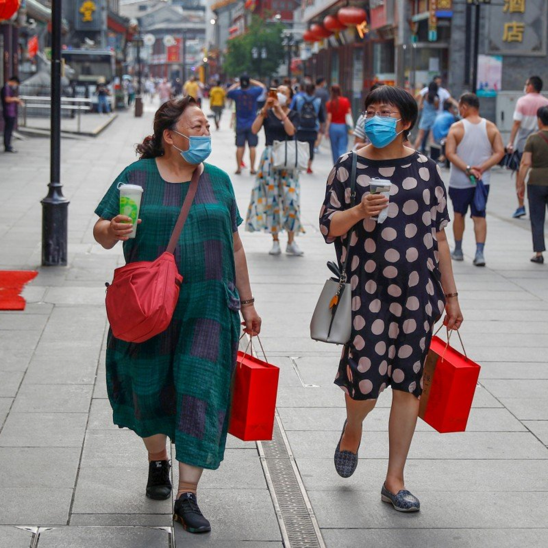 Chinas economy beats expectations with 4 percent growth in Q4