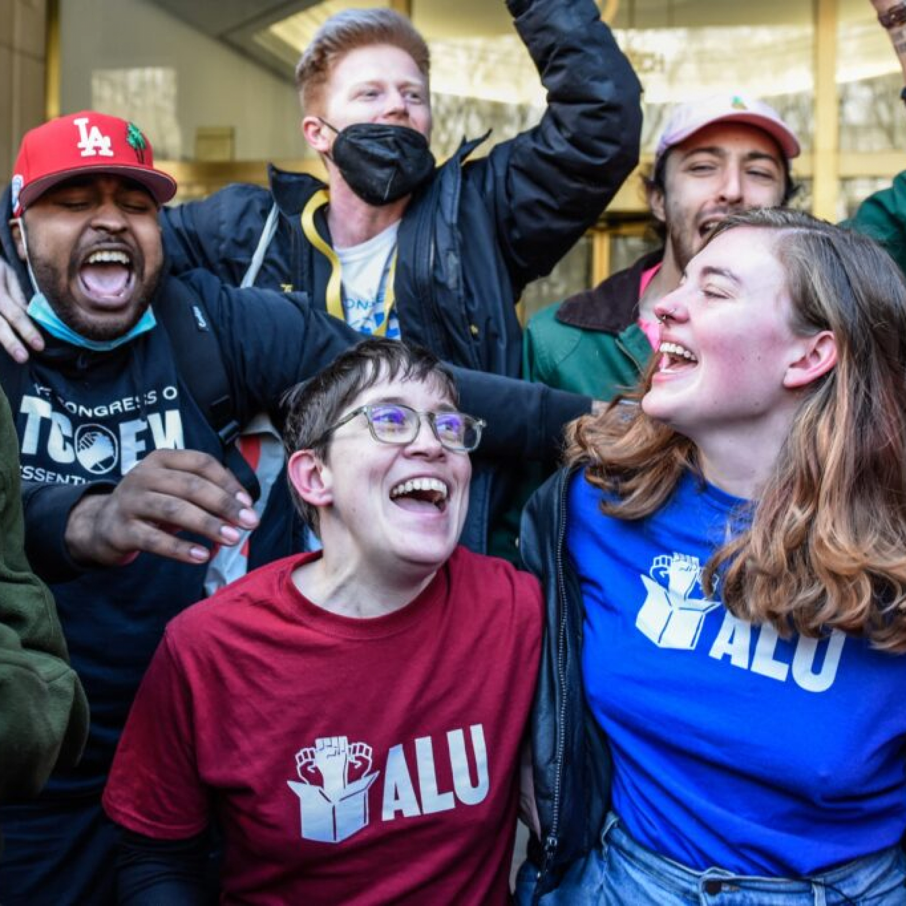 Amazon workers on Staten Island vote for companys first unionized warehouse in U.S.