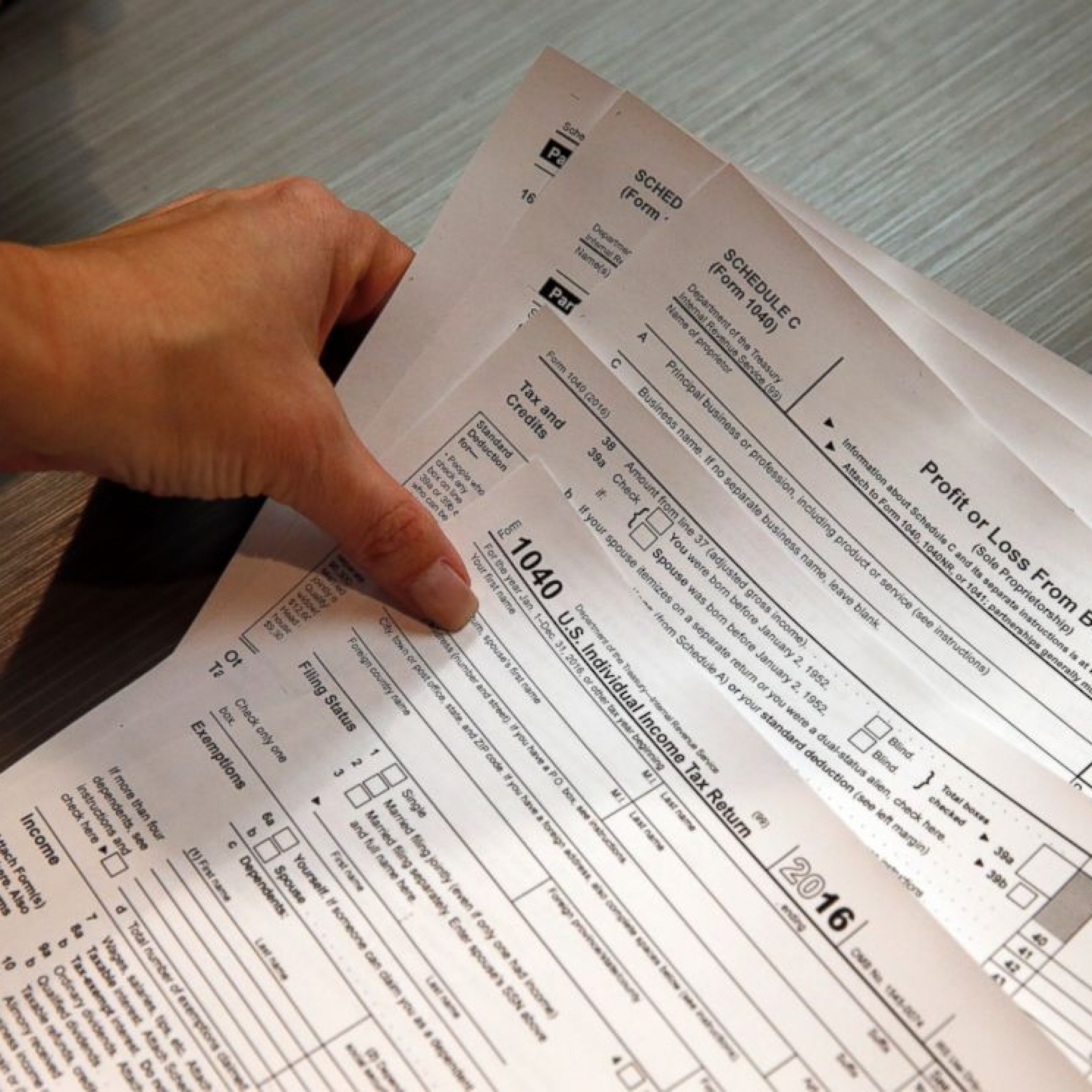 Automatic tax-filing: Why some experts believe the CRA should file taxes for us