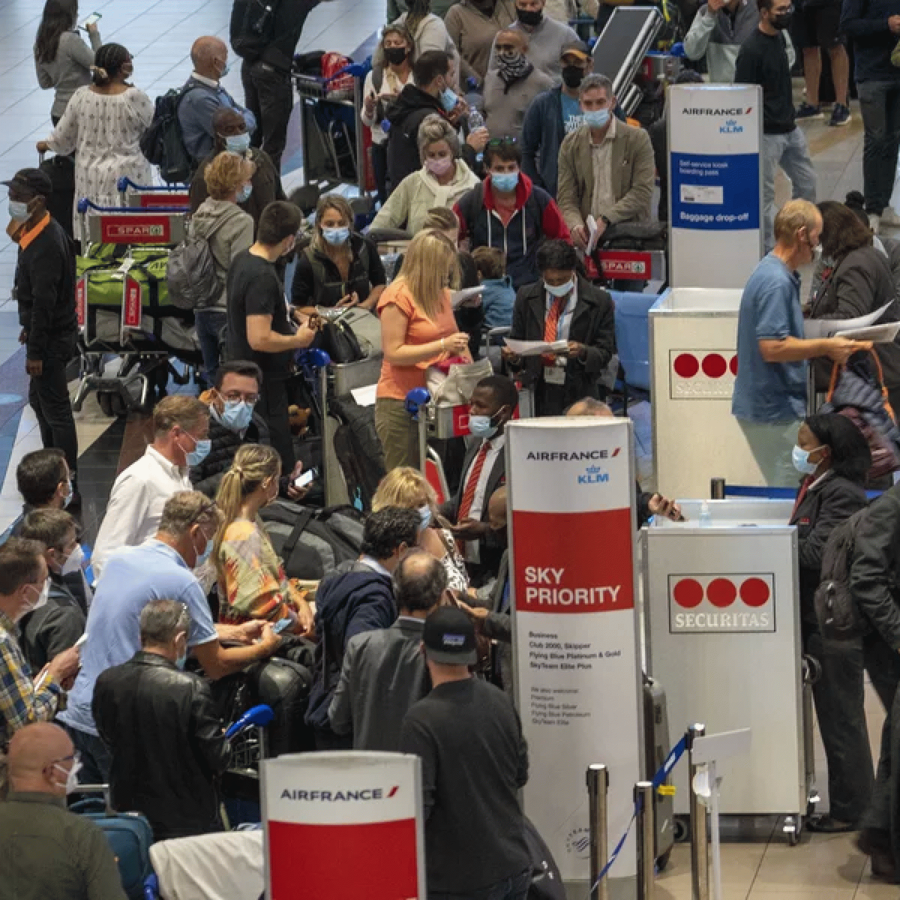As omicron spreads studies suggest that travel bans alone do not do much good