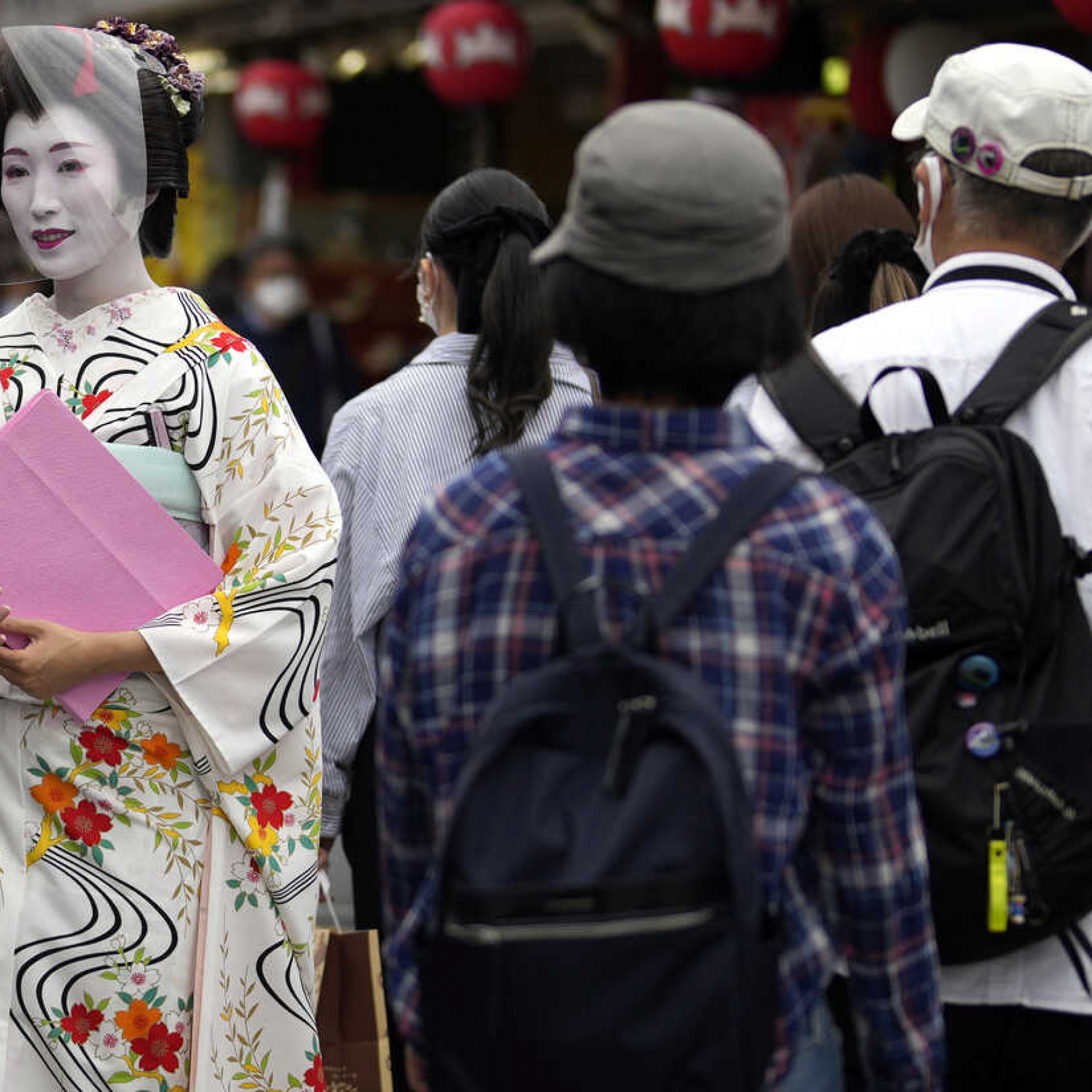 Japan eases foreign tourism ban and allows guided package tours