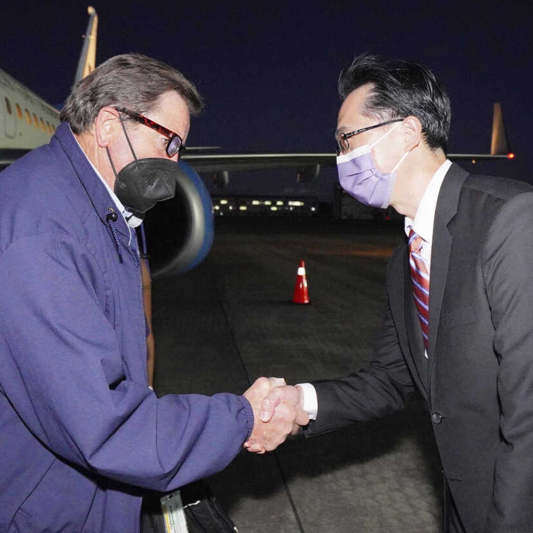 U.S. congressional delegation meets with Taiwans leader