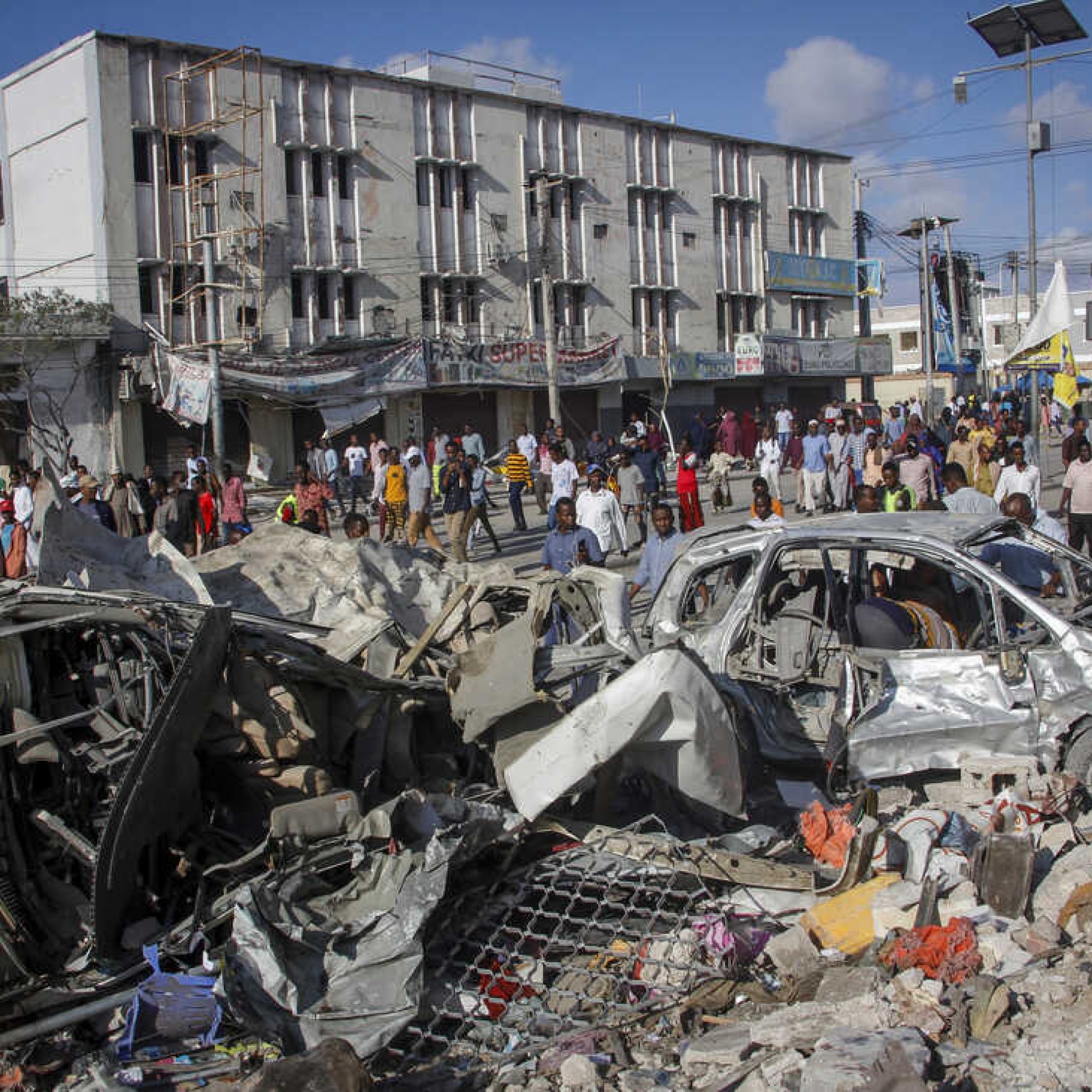 The attacks targeted the ministry of education near a busy part of the capital, Mogadishuca91b009243de9894fbf43aa0d9ce-s1100-c50