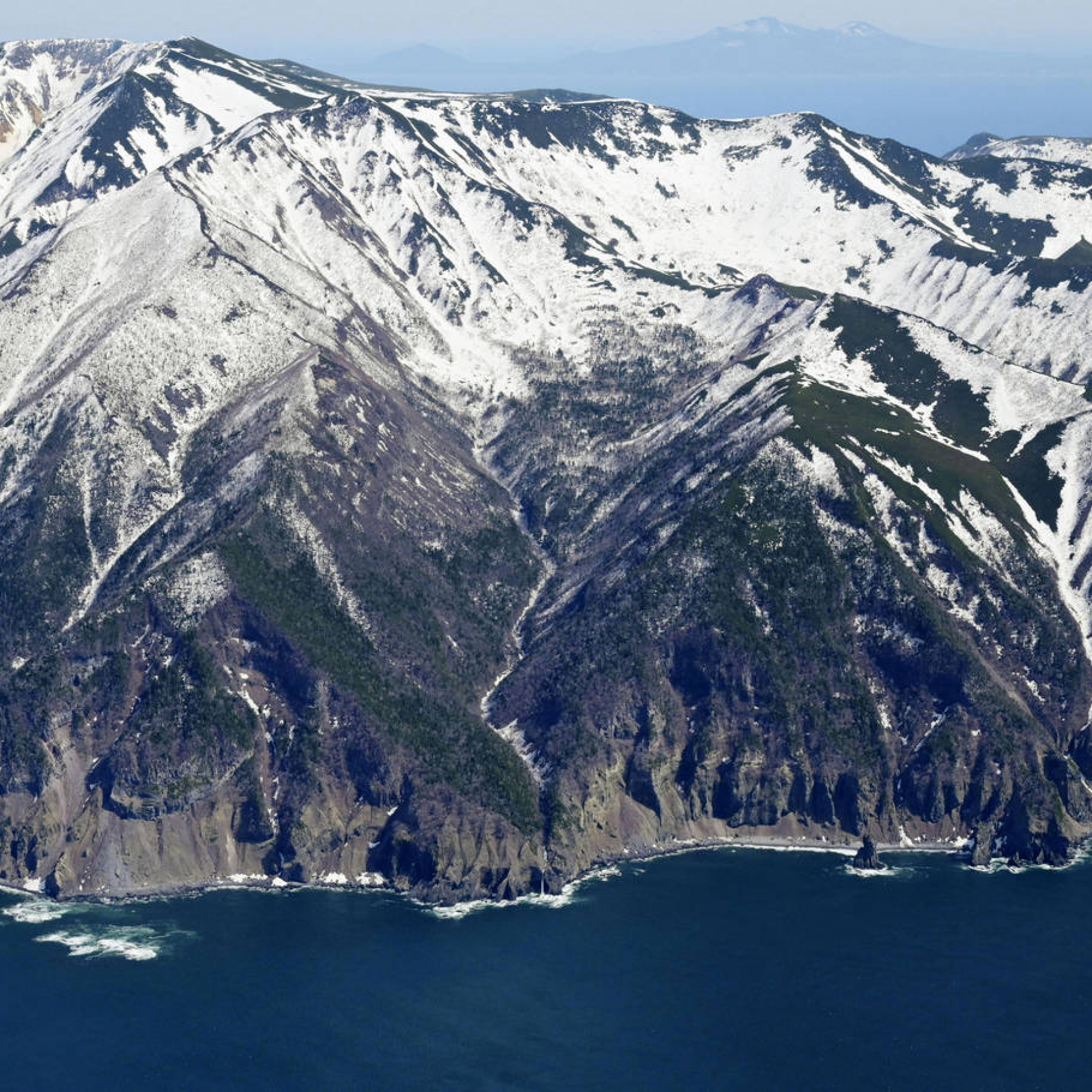 Japan sightseeing boat accident - Childs body found in far north