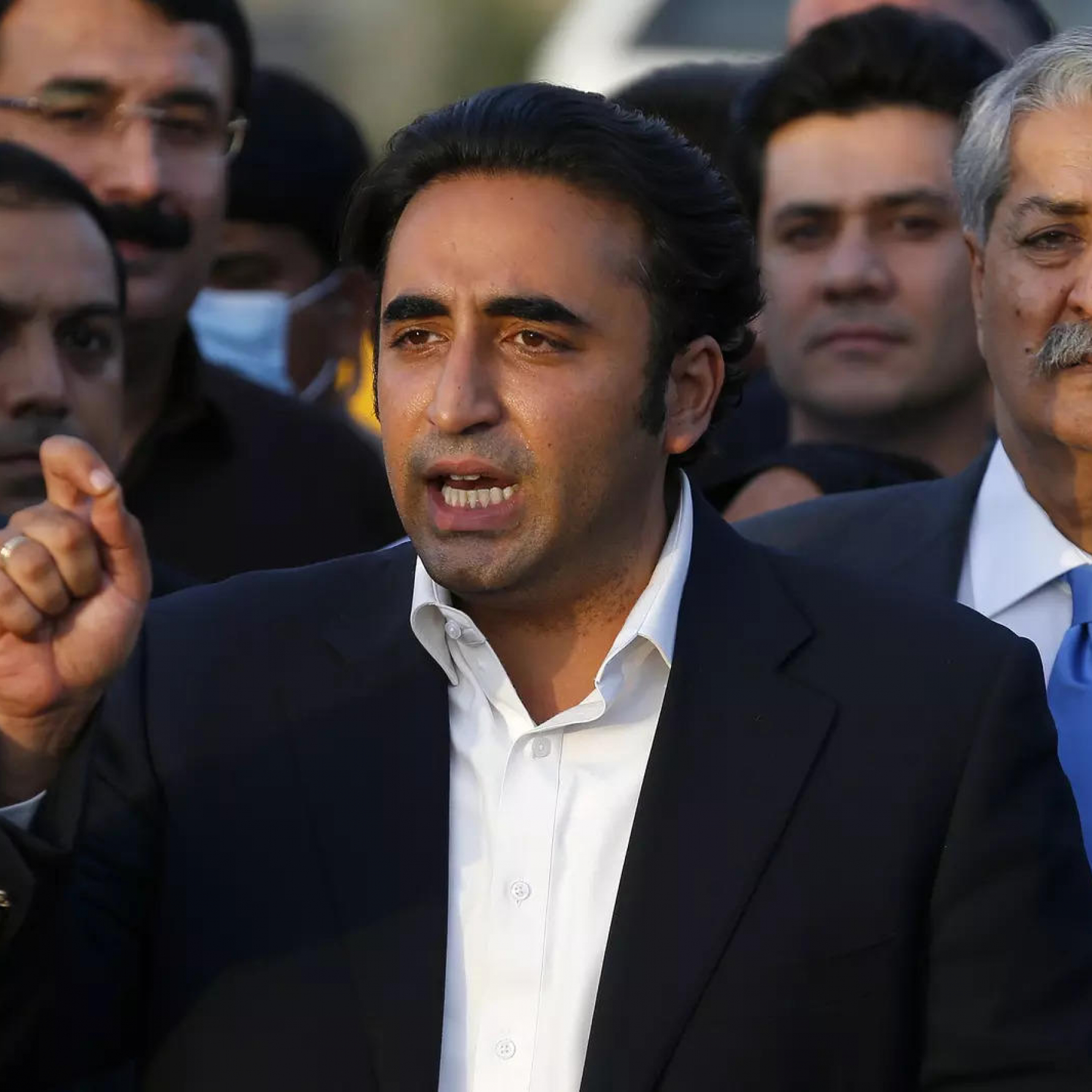 Pak FM Bilawal Bhutto hold talks with his Chinese counterpart Wang Yi on maiden visit to China