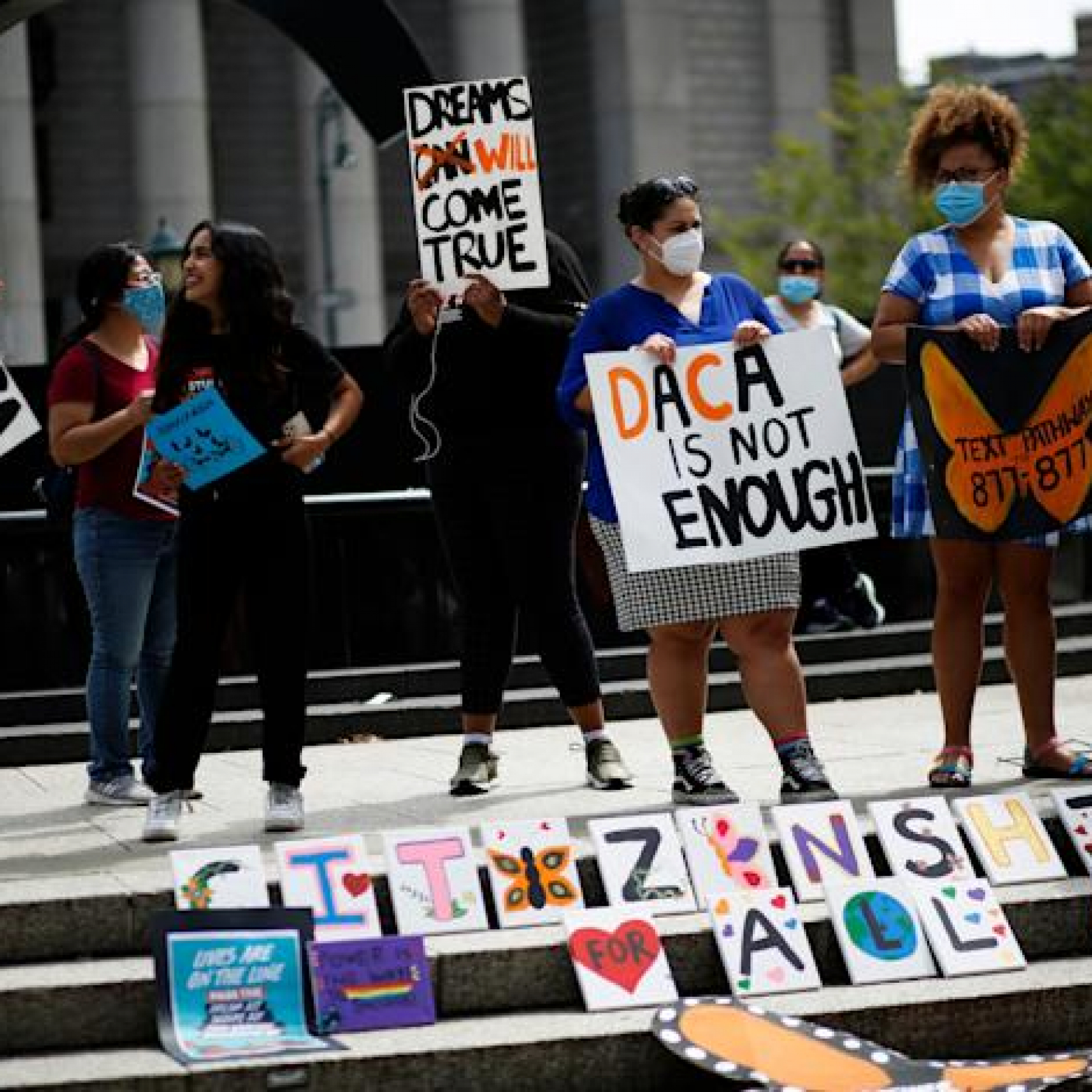 Democrats haggling to get immigration changes into spending bill
