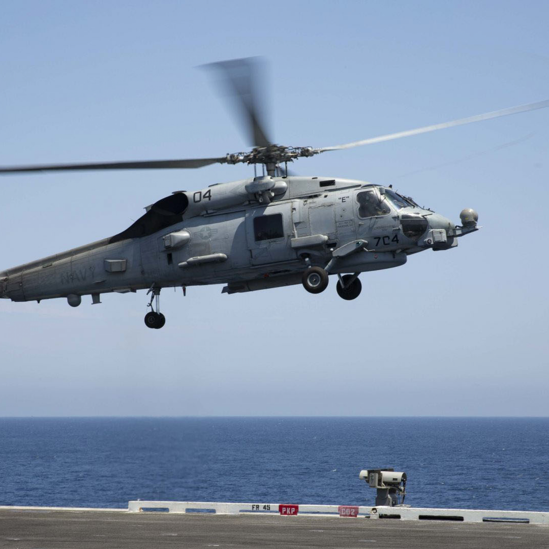 US Navy helicopter crashes off Southern California coast 5 missing