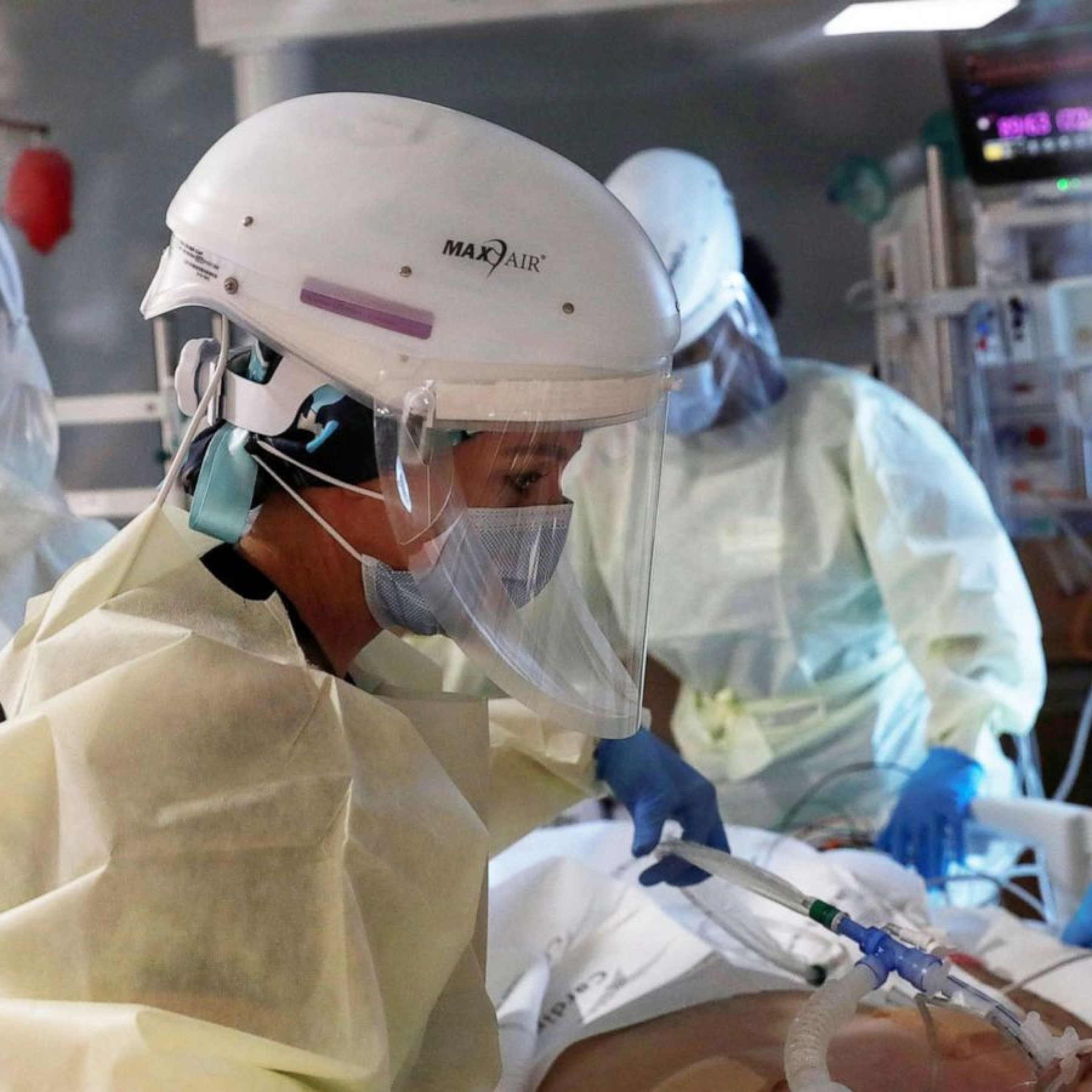 Global Coronavirus Death Toll Reaches 6 Million as U.S. Approaches 1 Million