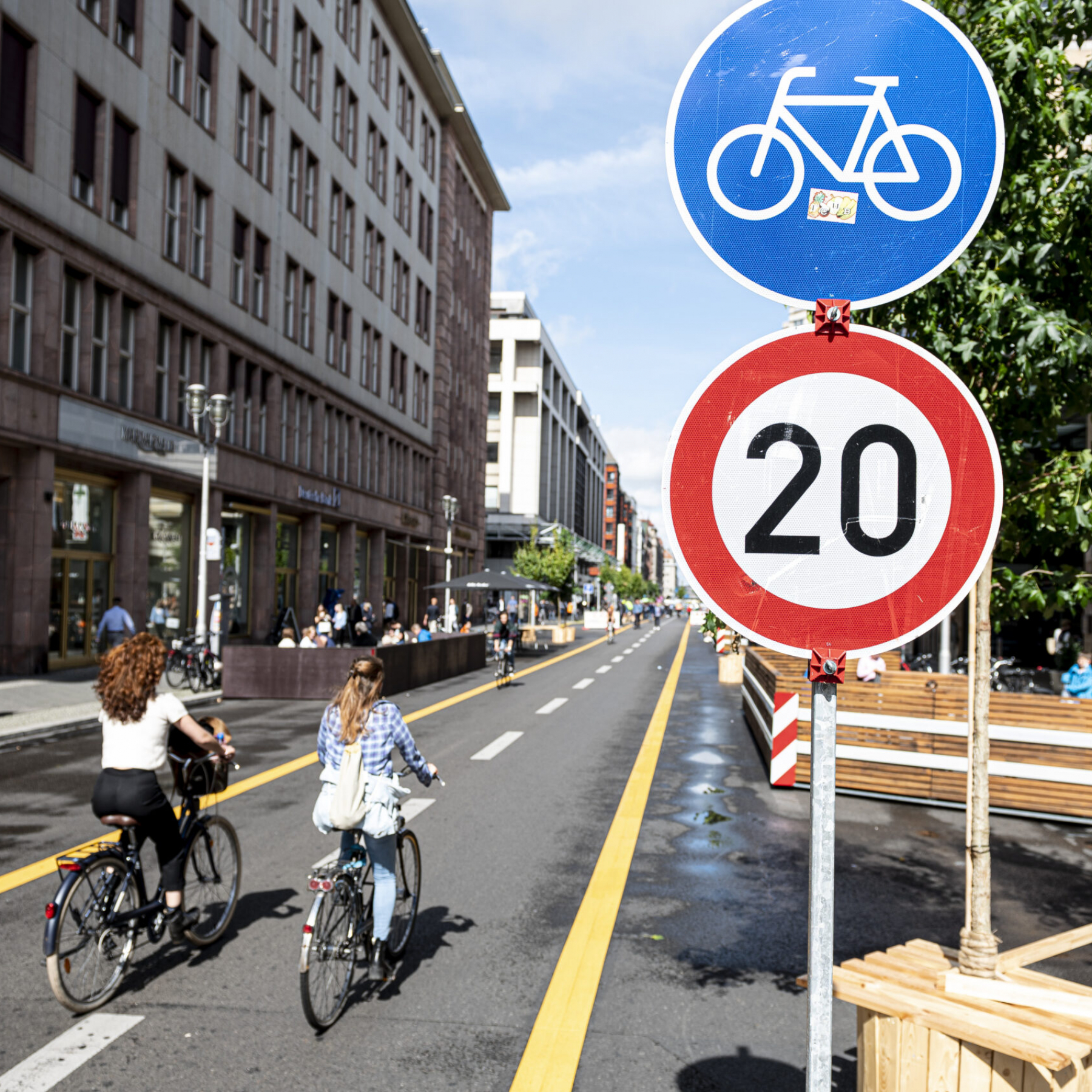 Germanys climate plan: More bike lanes no car speed limit