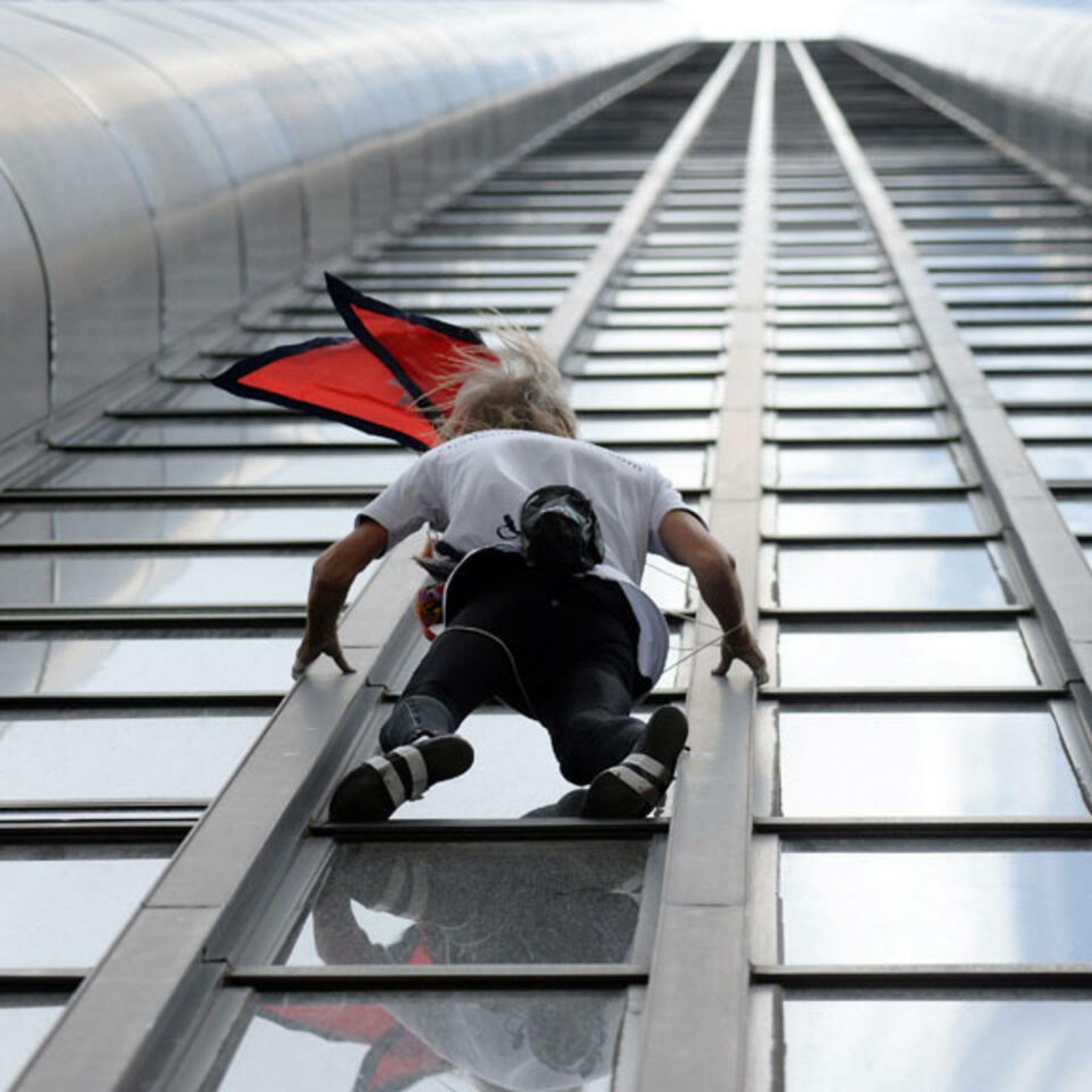 US Abortion Spiderman Protester Climbs 60-Storey San Francisco Building