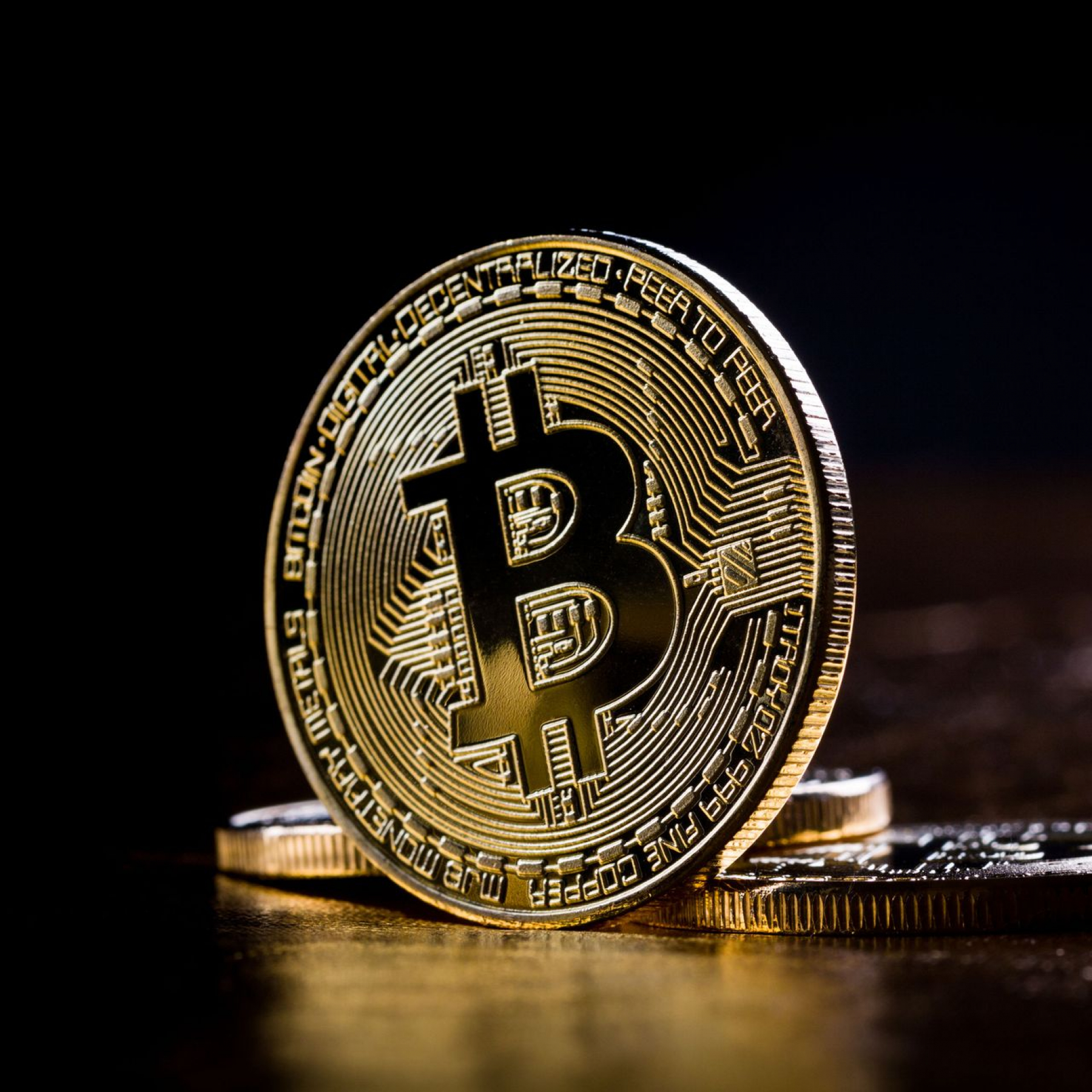 Bitcoin drops below $34000 over the weekend
