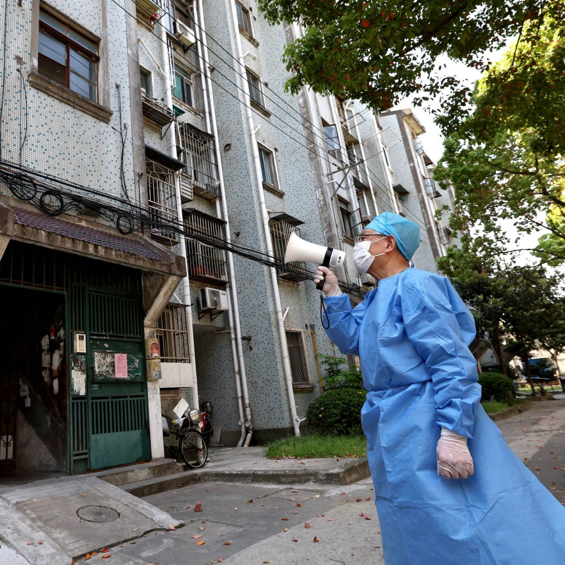 Chinas Xi urges officials to resolutely fight those who question zero-Covid policy