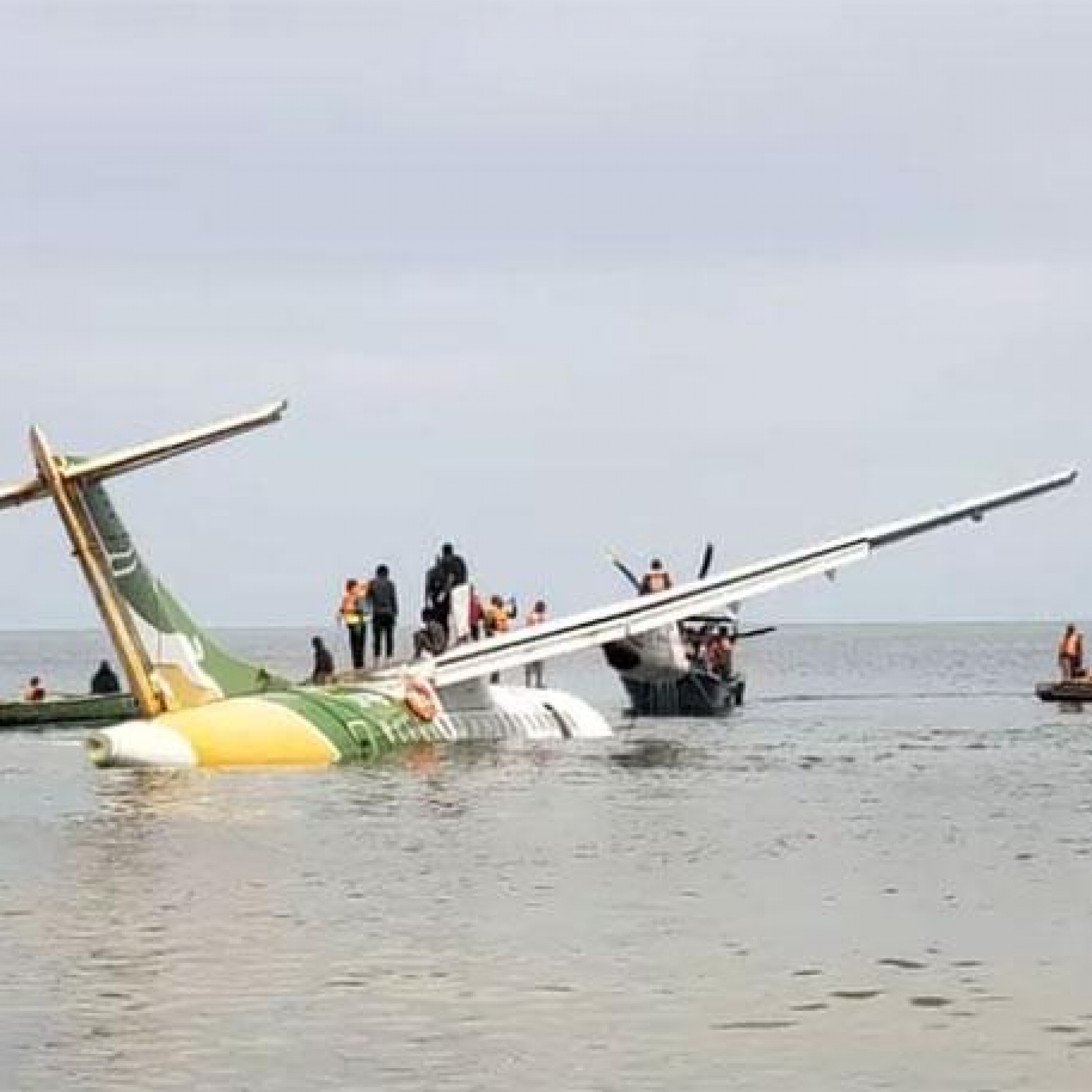 Tanzanian Precision Air plane crashes 
