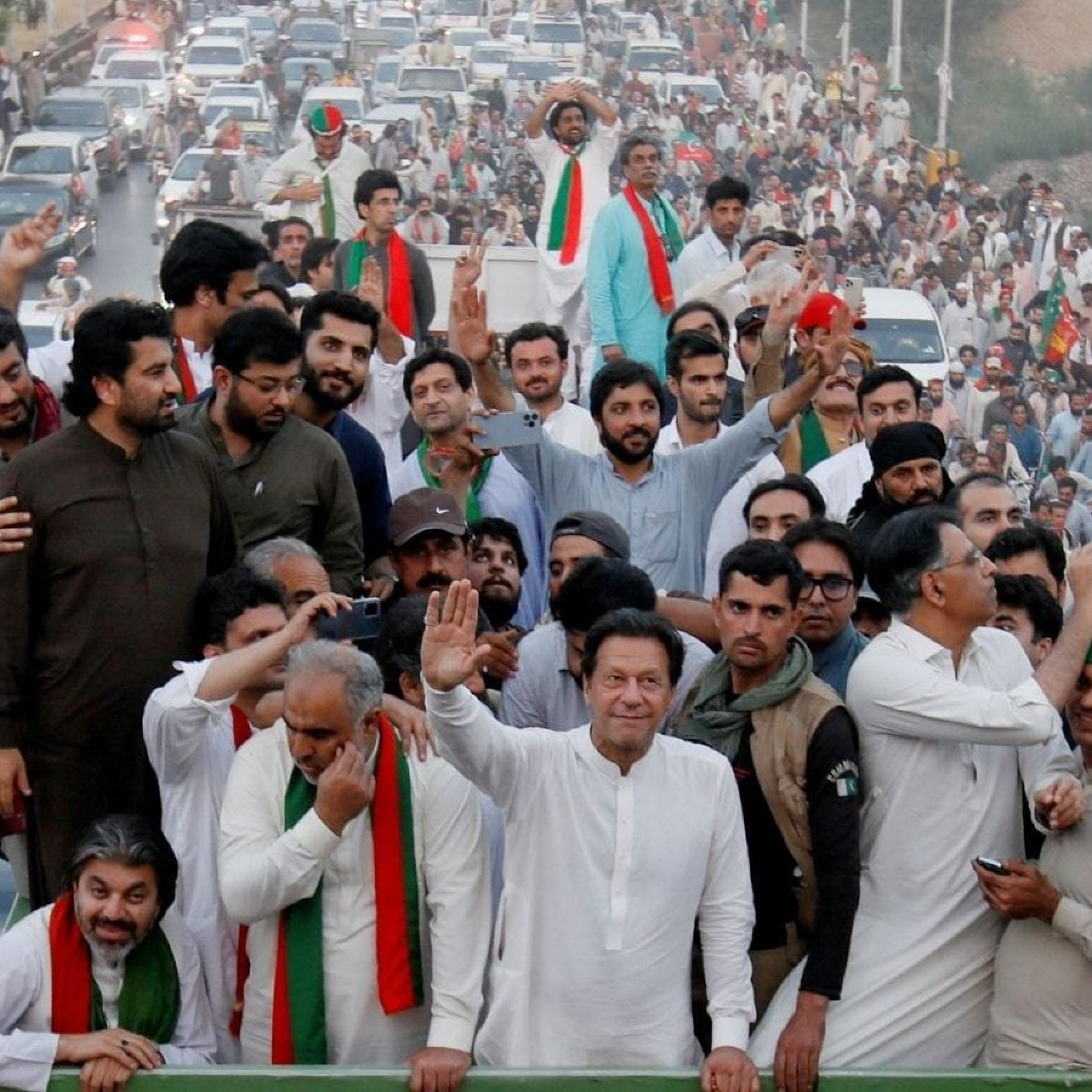 Pakistan on the boil as Imran Khans march to chaos continues Army deployed in Islamabad