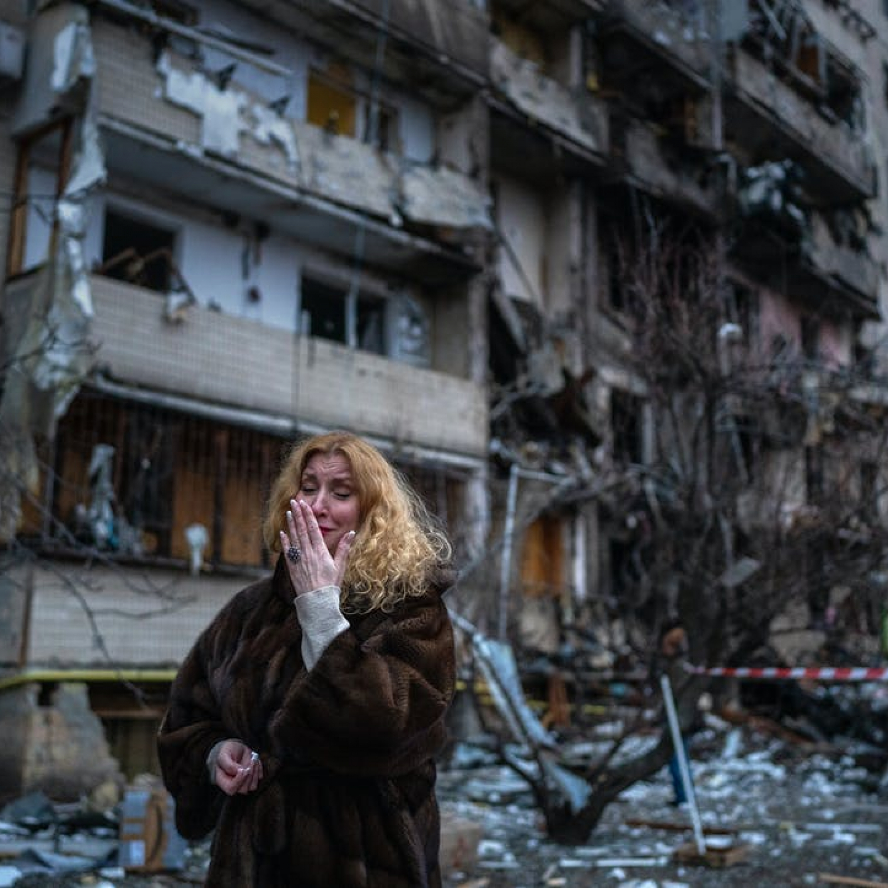 Street fighting begins in Kyiv; people urged to seek shelter