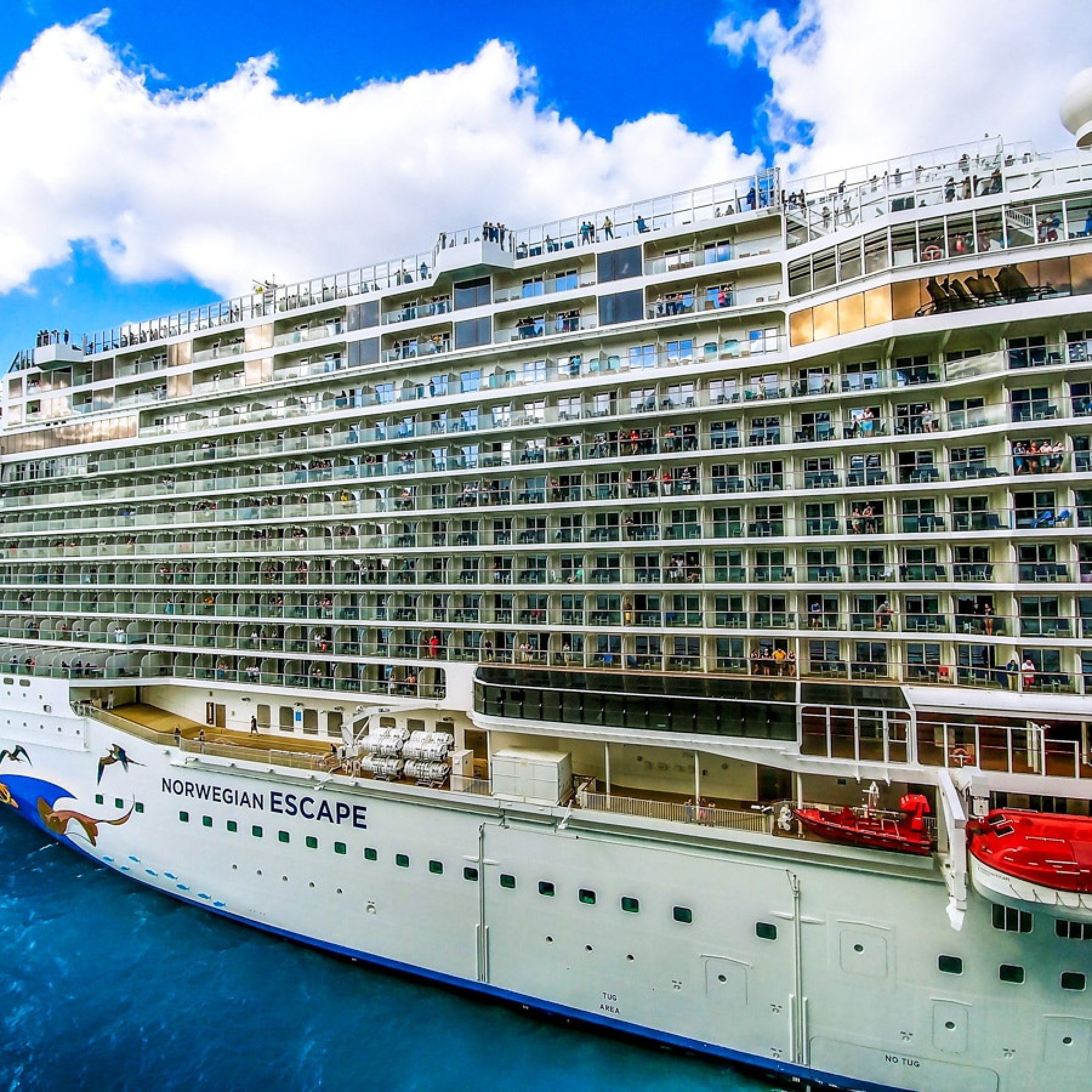 Cruise ship runs aground during Caribbean voyage
