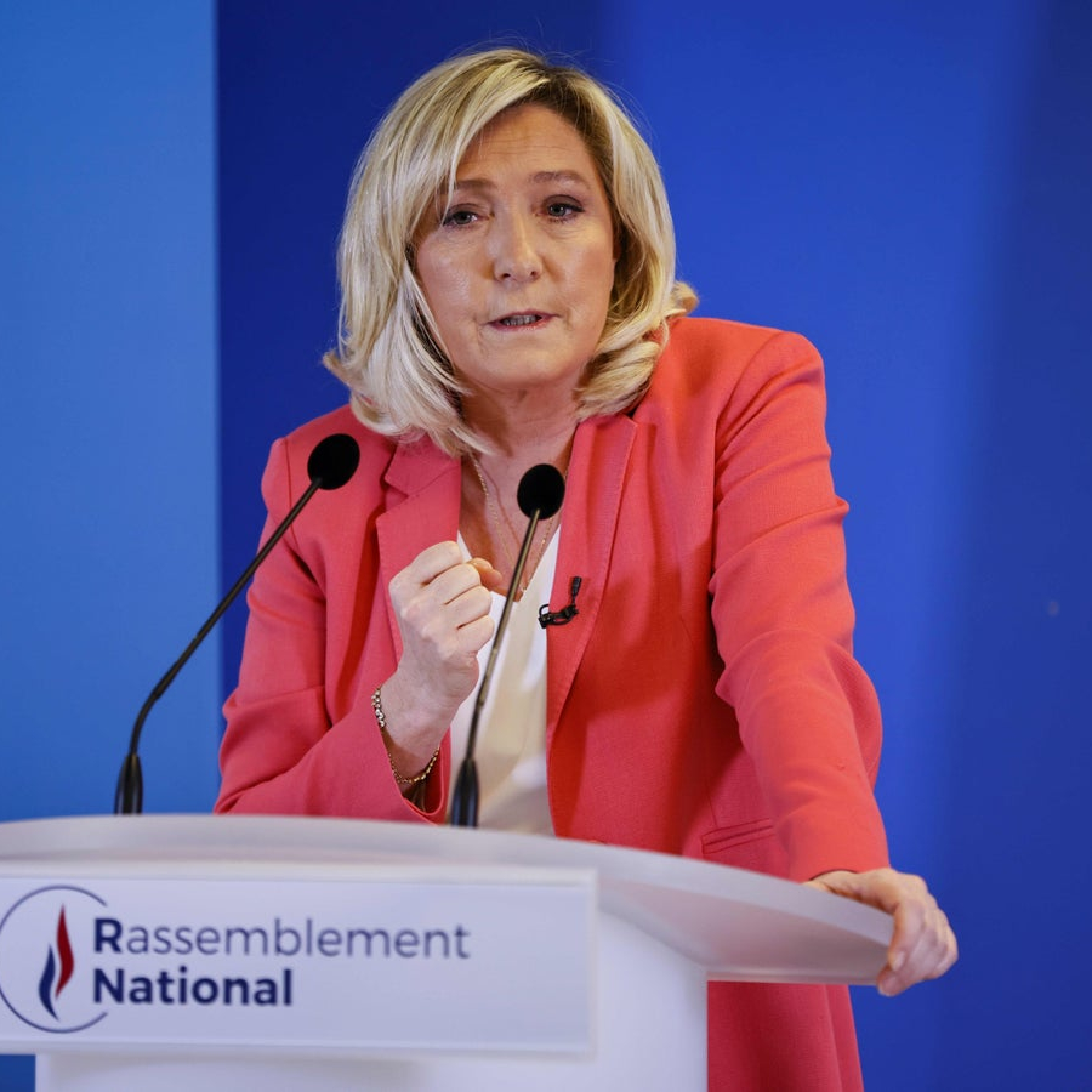 French polls: Emmanuel Macron far-right rival Marine Le Pen face runoff