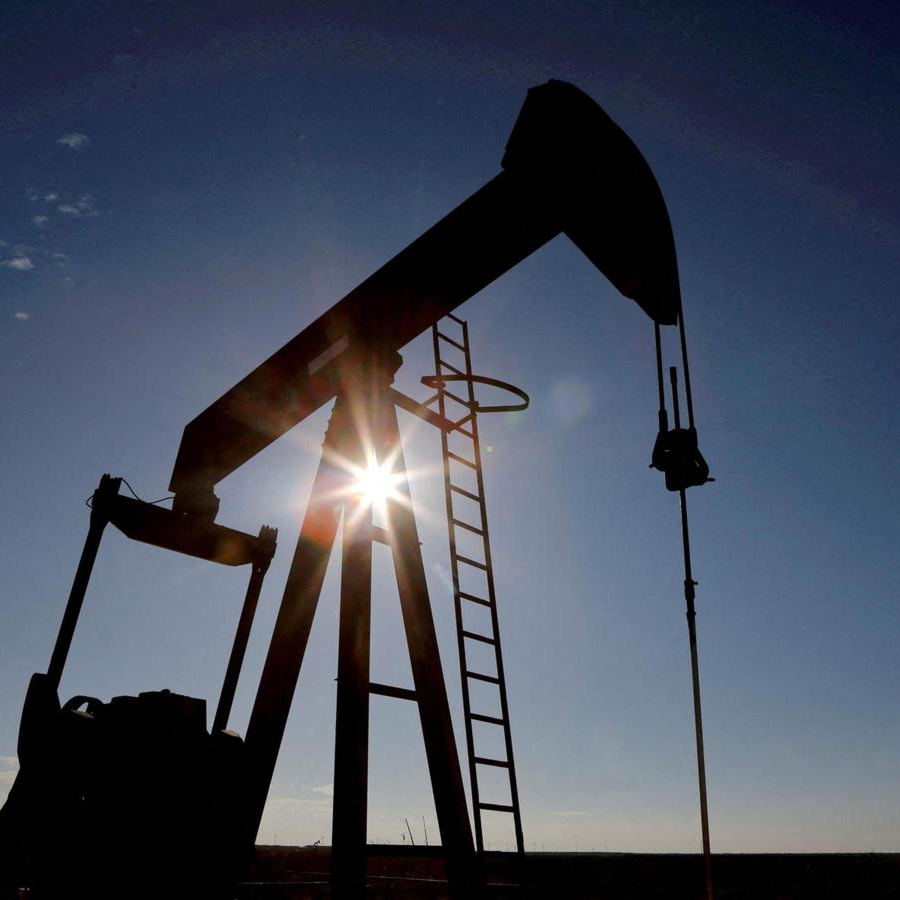 Oil rises to 7-year high as Turkey outage adds to tight supply outlook