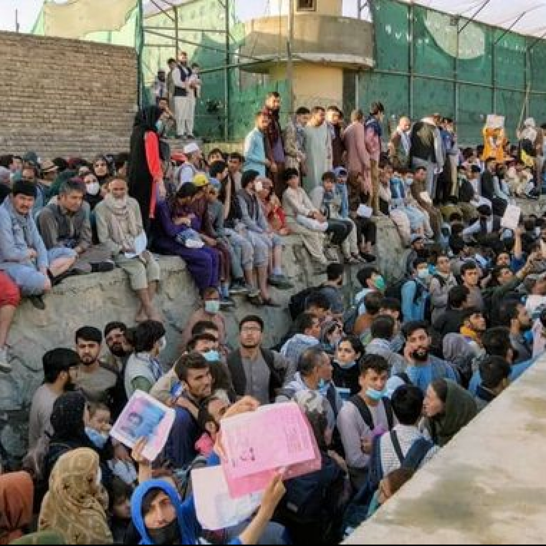 Afghanistan: UKs evacuation into final hours - with no more people to be called forward