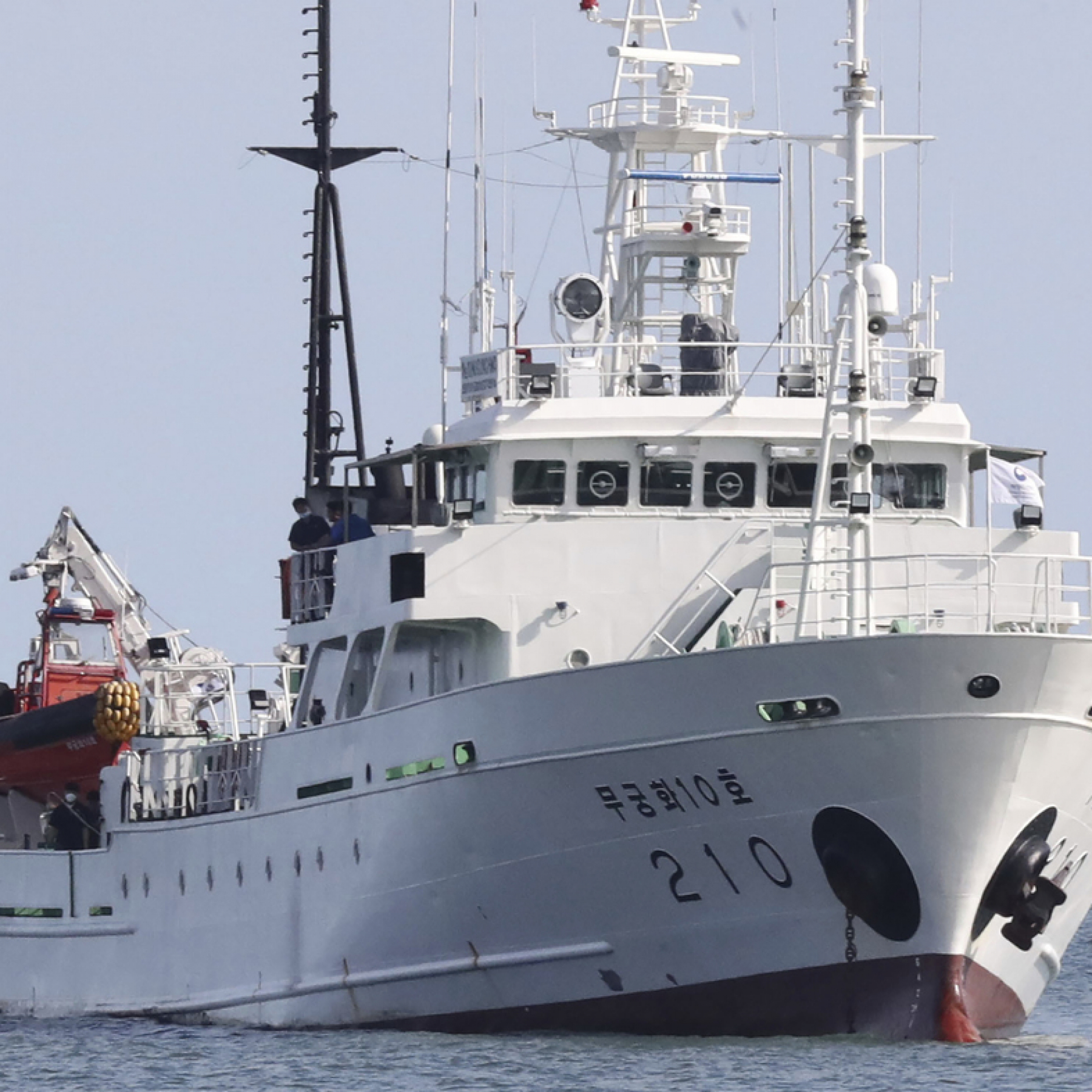 South Korea returns North Korean boat 7 crew members