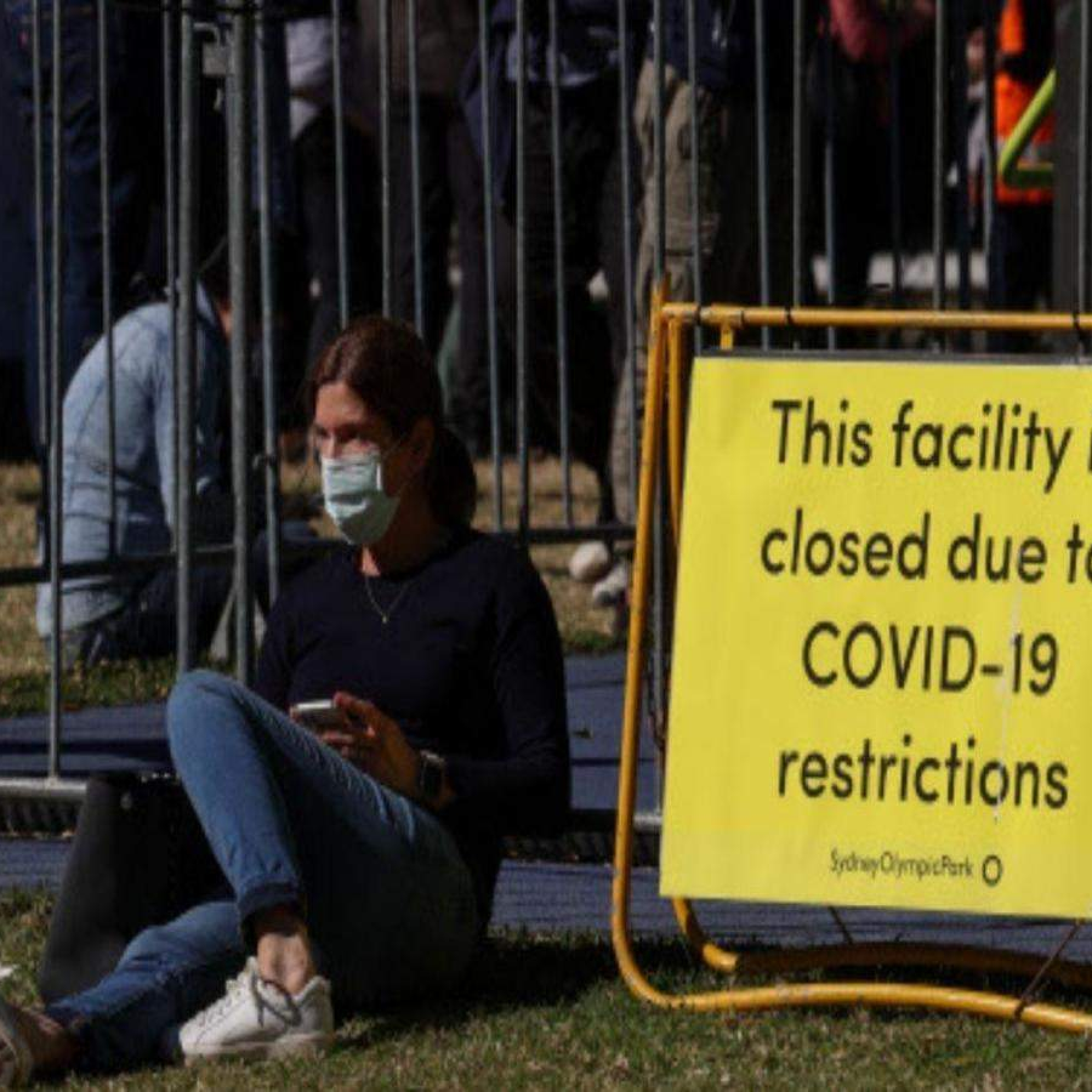 Sydney cases dip as Australia debates COVID-19 reopening plans
