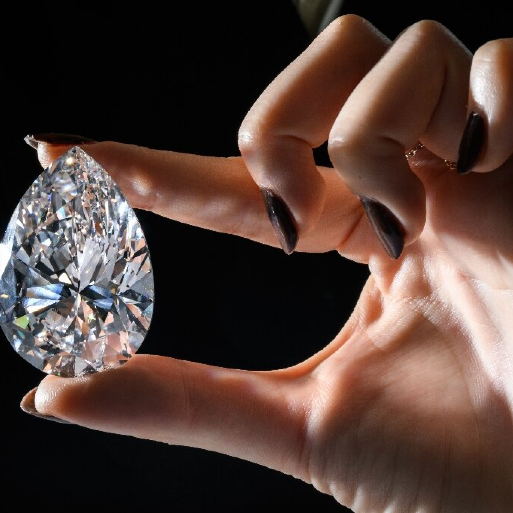 Biggest white diamond to be auctioned egg-shaped The Rock fetches over $21 million in auction