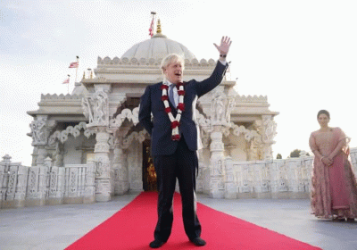 Boris Johnson Joins Priti Patel for Diwali Prayers at London Temple
