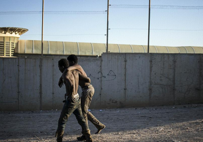 Hundreds of migrants attempt in vain to enter the Spanish enclave of Melilla