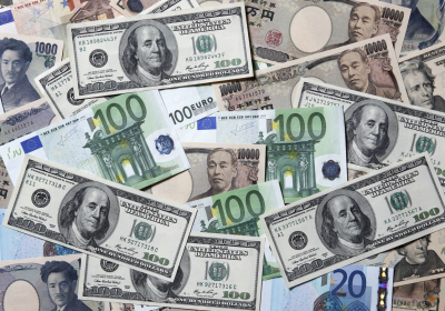 Euro inches higher ahead of expected reduction in ECBs bond buying