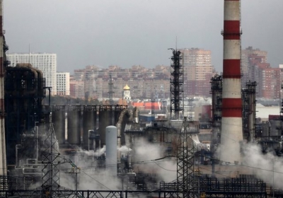 Russian crude looms