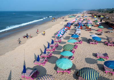 Goas beaches packed with domestic tourists as India tightens COVID-19 rules